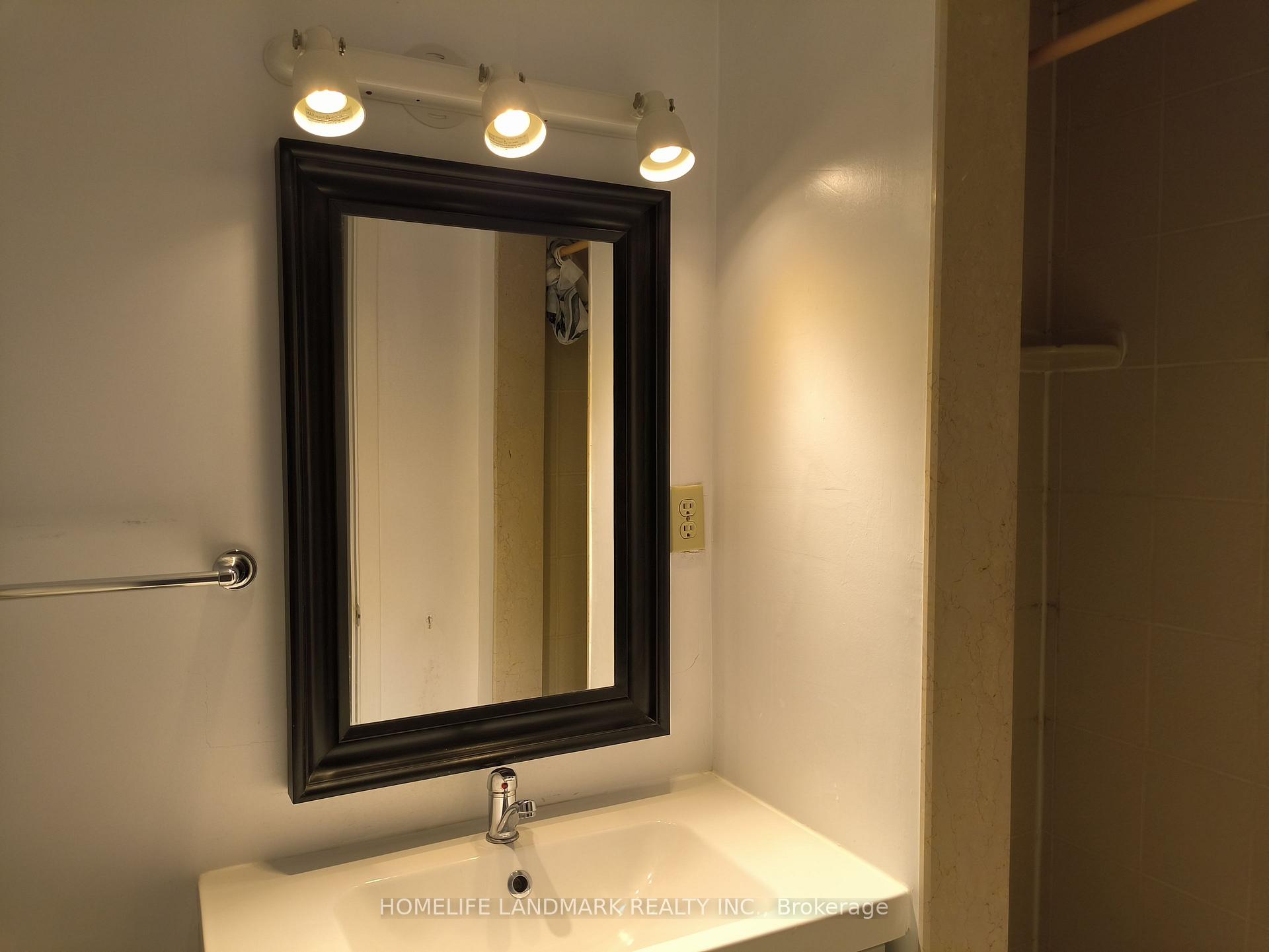 Photo 9 of 165 Fred Varley Drive, Markham, Unionville — HOMEH