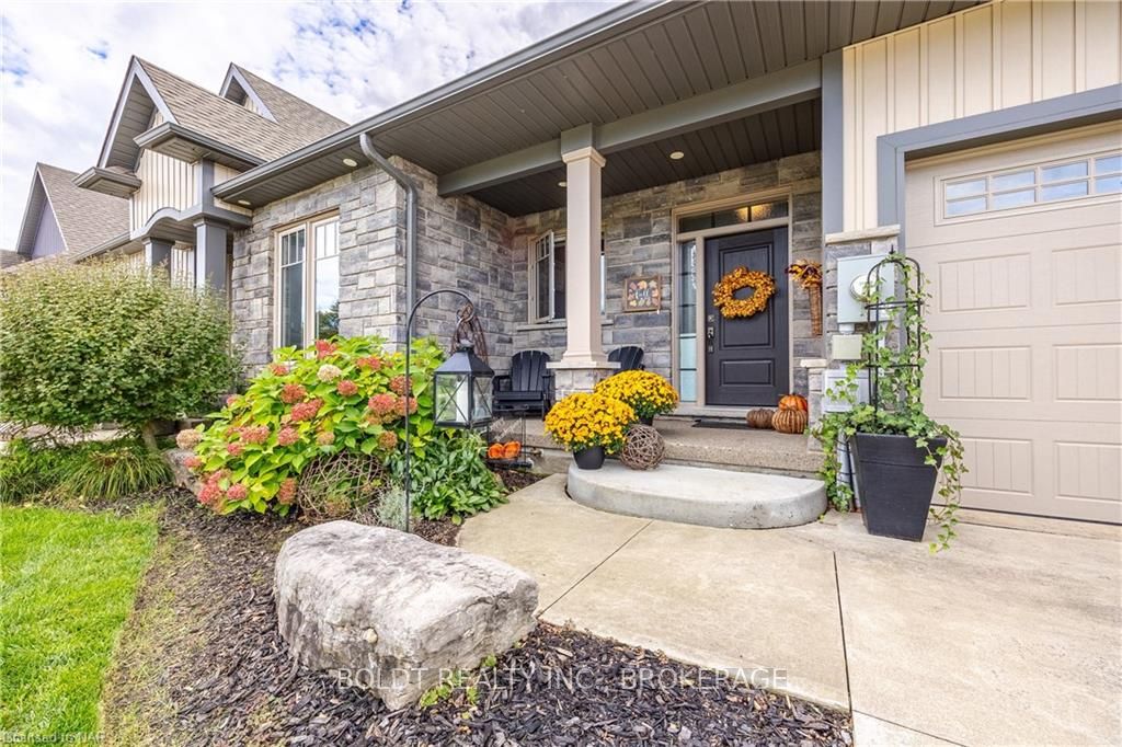 Photo 3 of 80 Willson, Pelham, Fonthill — HOMEH