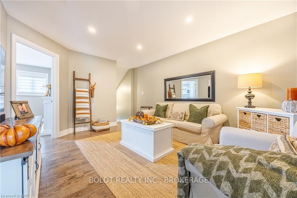 Photo 18 of 80 Willson, Pelham, Fonthill — HOMEH