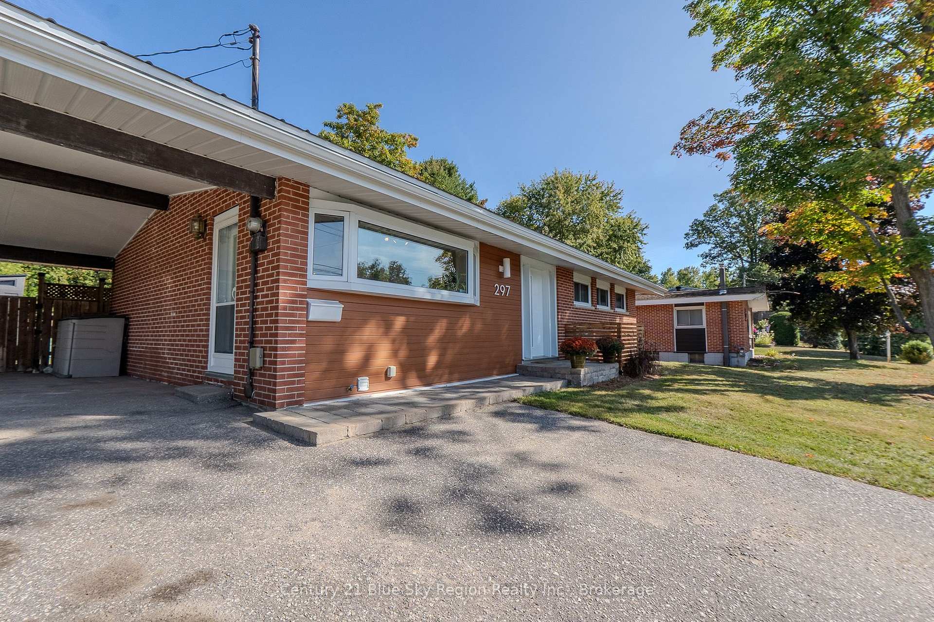 Photo 3 of 297 Leonard Street, North Bay, College Heights — HOMEH