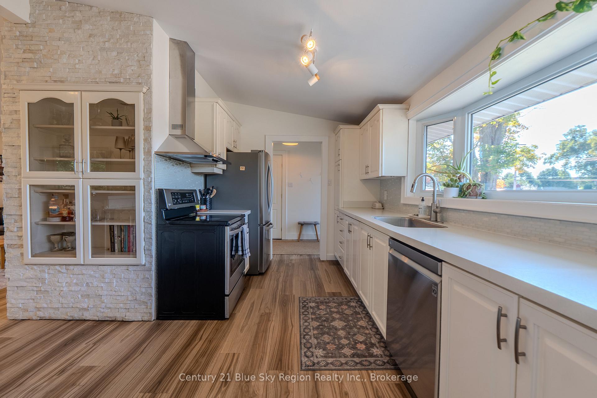 Photo 7 of 297 Leonard Street, North Bay, College Heights — HOMEH
