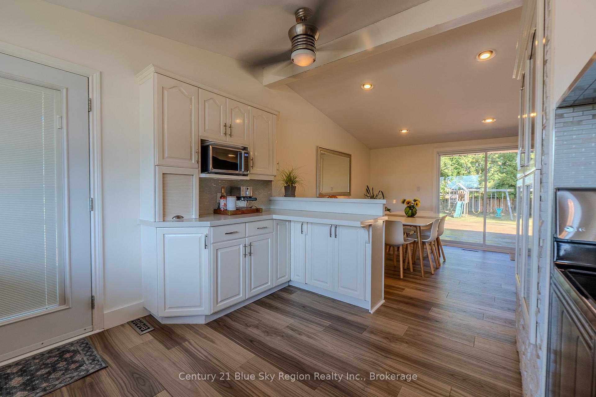 Photo 8 of 297 Leonard Street, North Bay, College Heights — HOMEH