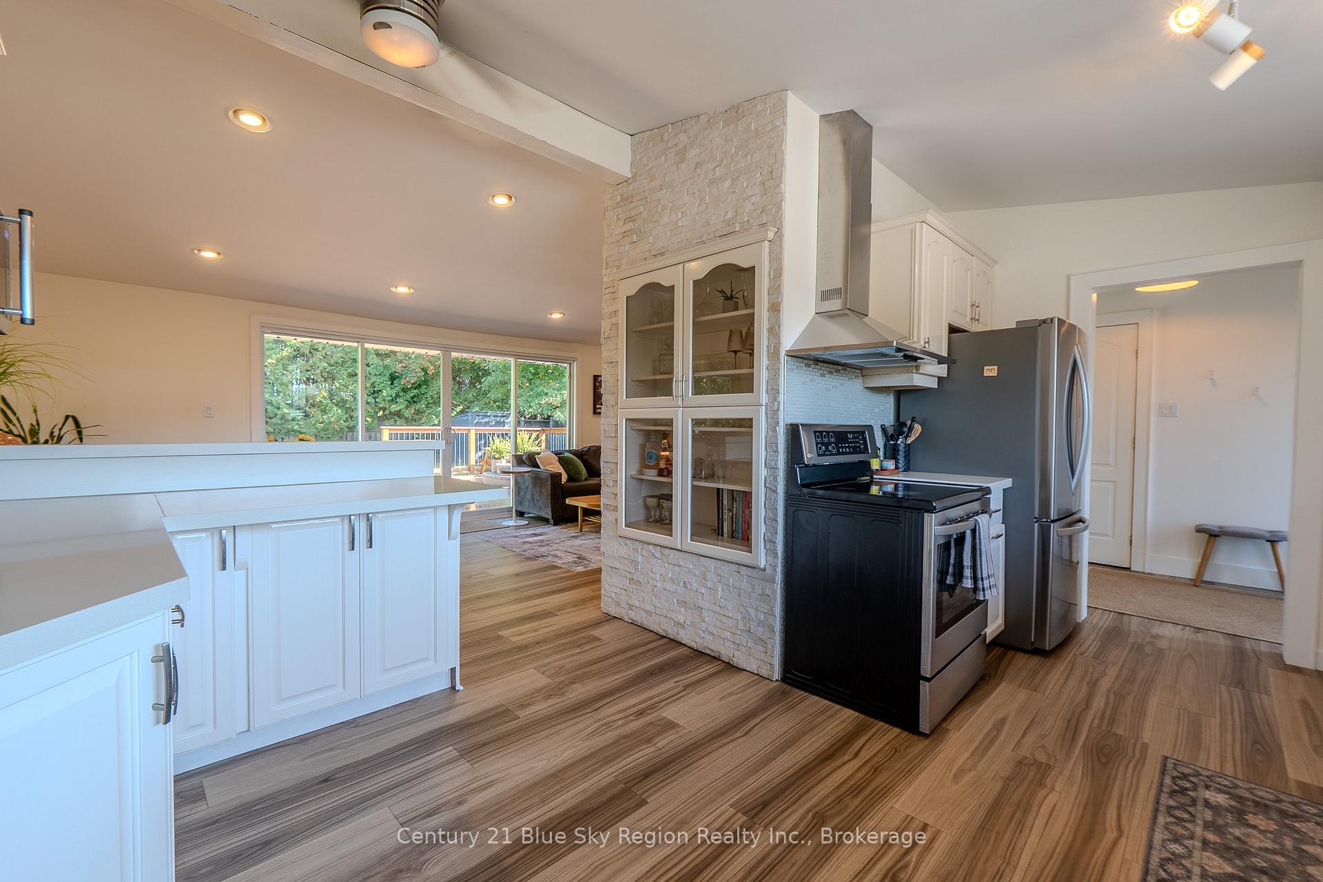 Photo 9 of 297 Leonard Street, North Bay, College Heights — HOMEH