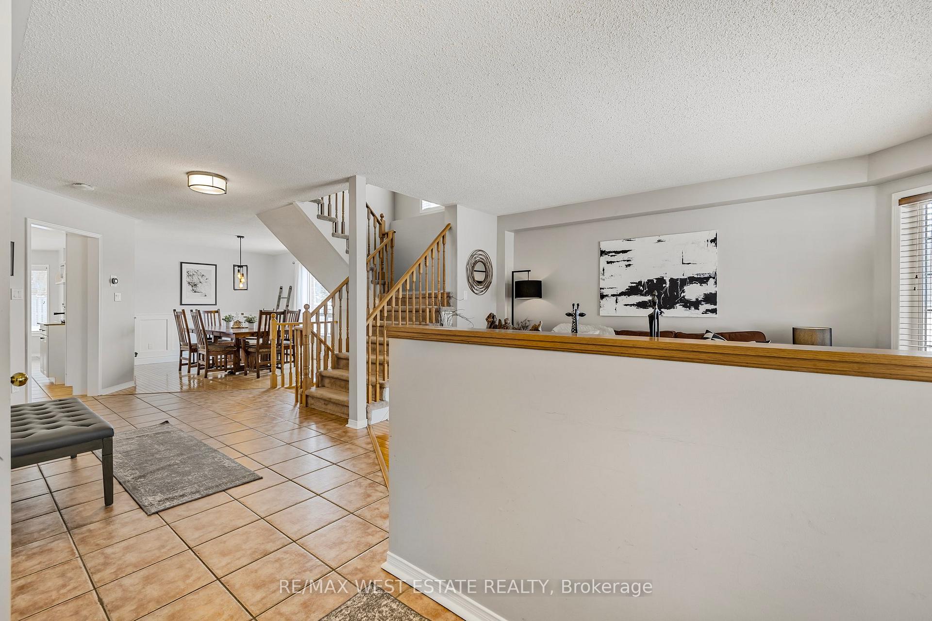 Photo 4 of 1 Wright Street, New Tecumseth, Beeton — HOMEH