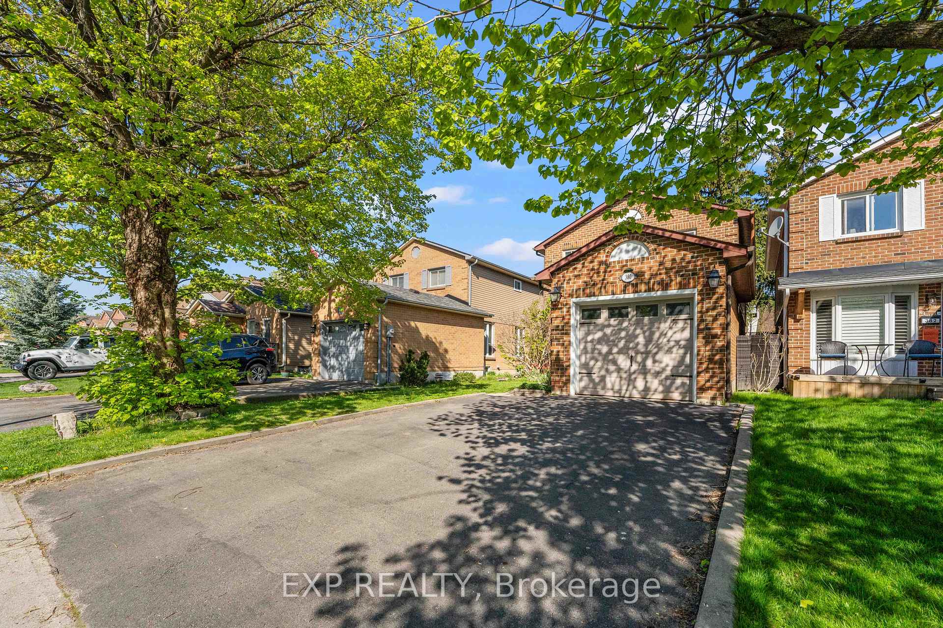 Photo 2 of 380 Woodlawn Crescent, Milton, Bronte Meadows — HOMEH
