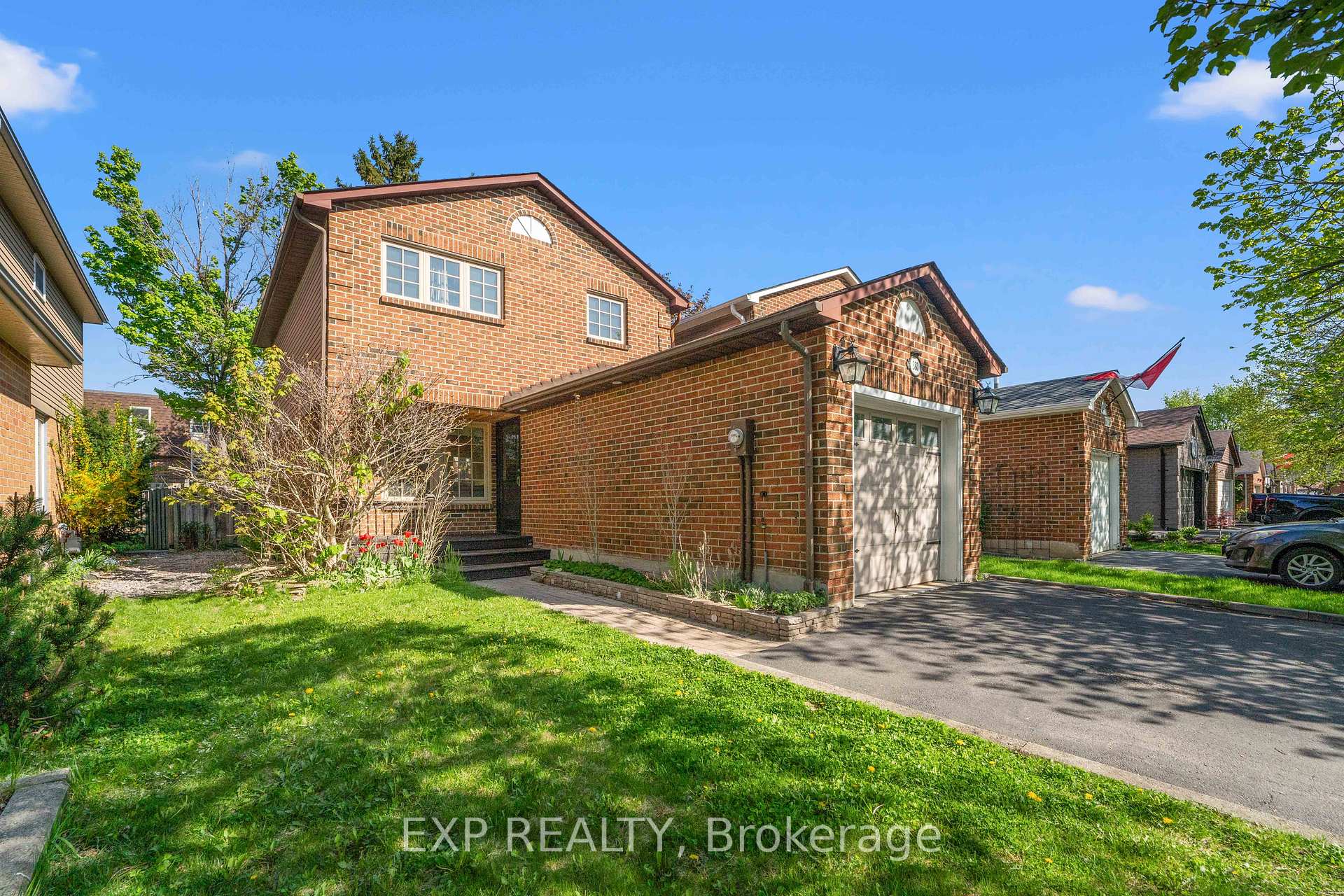 Photo 3 of 380 Woodlawn Crescent, Milton, Bronte Meadows — HOMEH
