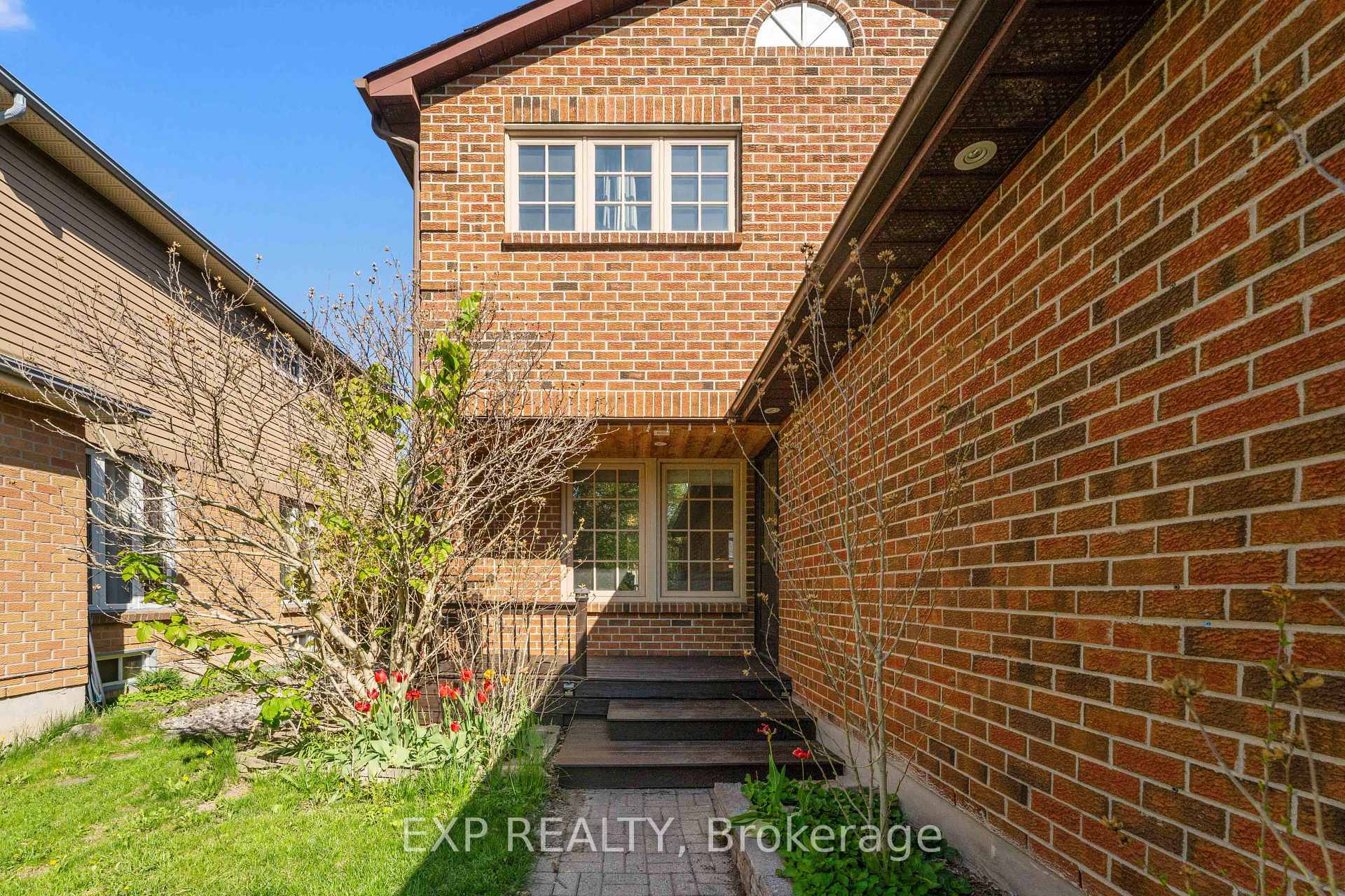 Photo 4 of 380 Woodlawn Crescent, Milton, Bronte Meadows — HOMEH