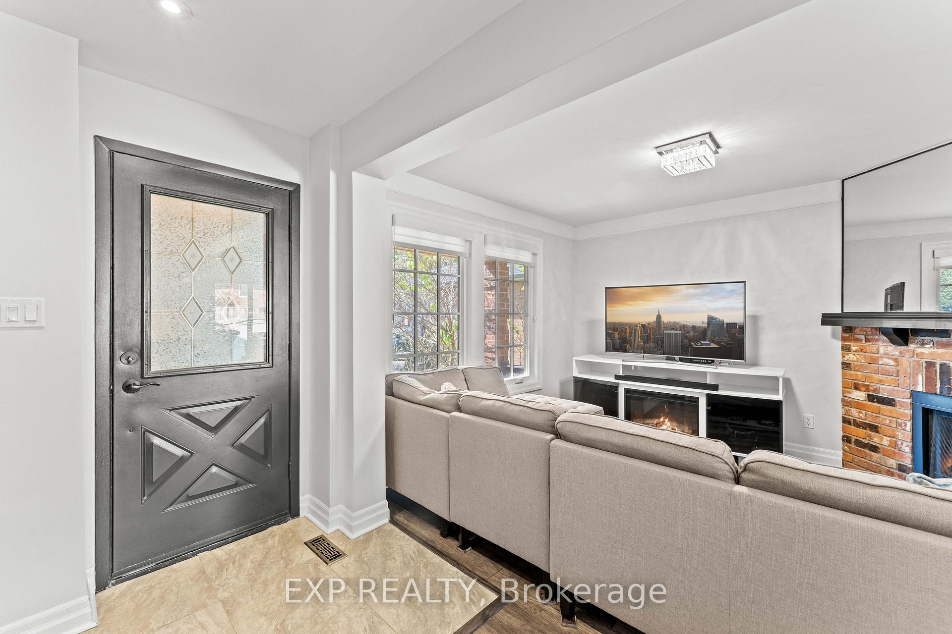Photo 7 of 380 Woodlawn Crescent, Milton, Bronte Meadows — HOMEH