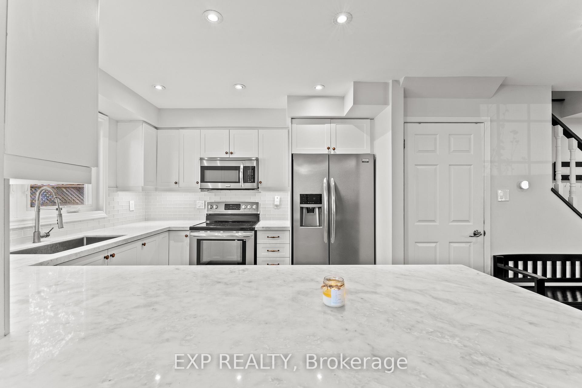 Photo 10 of 380 Woodlawn Crescent, Milton, Bronte Meadows — HOMEH