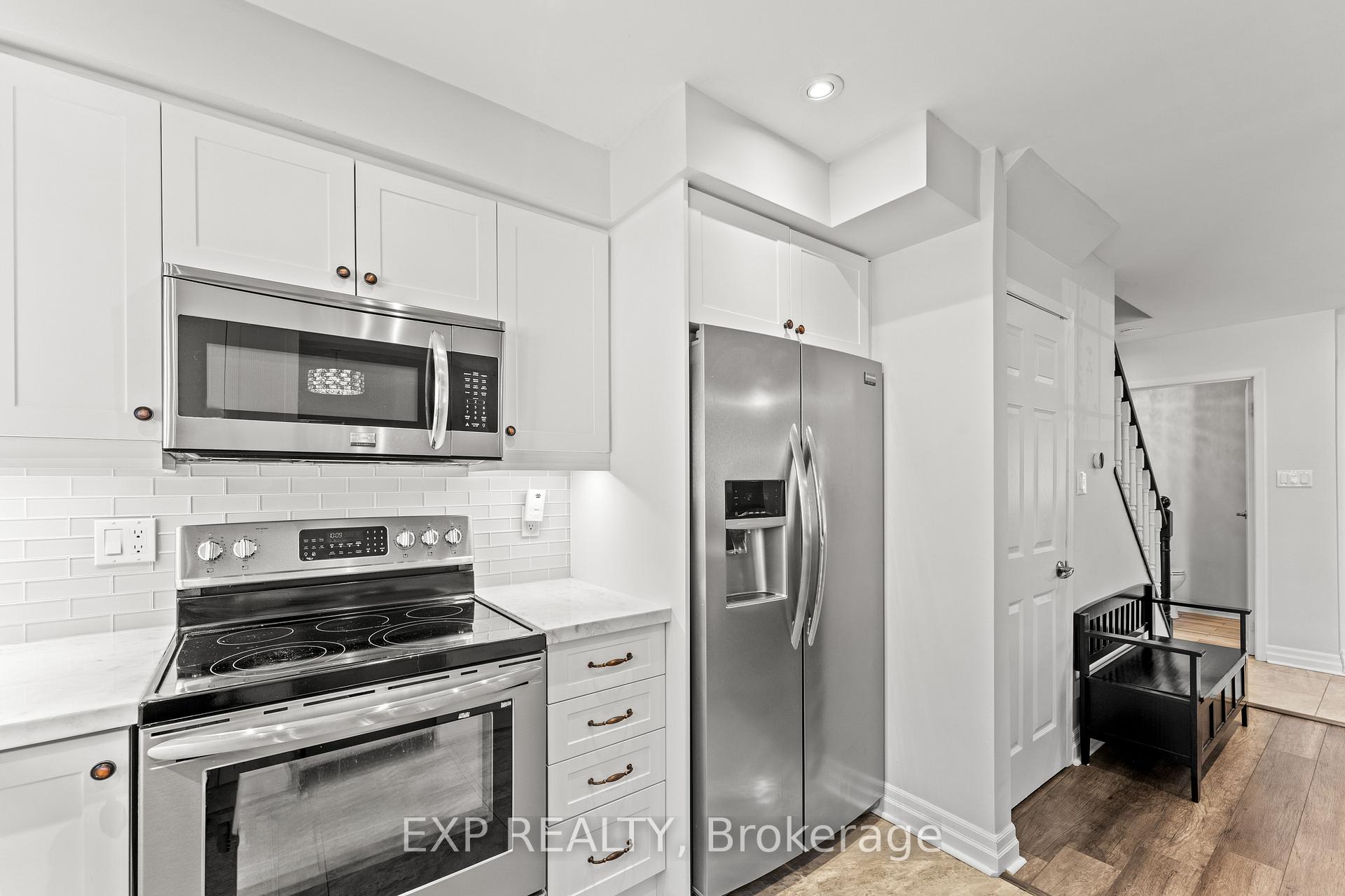 Photo 11 of 380 Woodlawn Crescent, Milton, Bronte Meadows — HOMEH