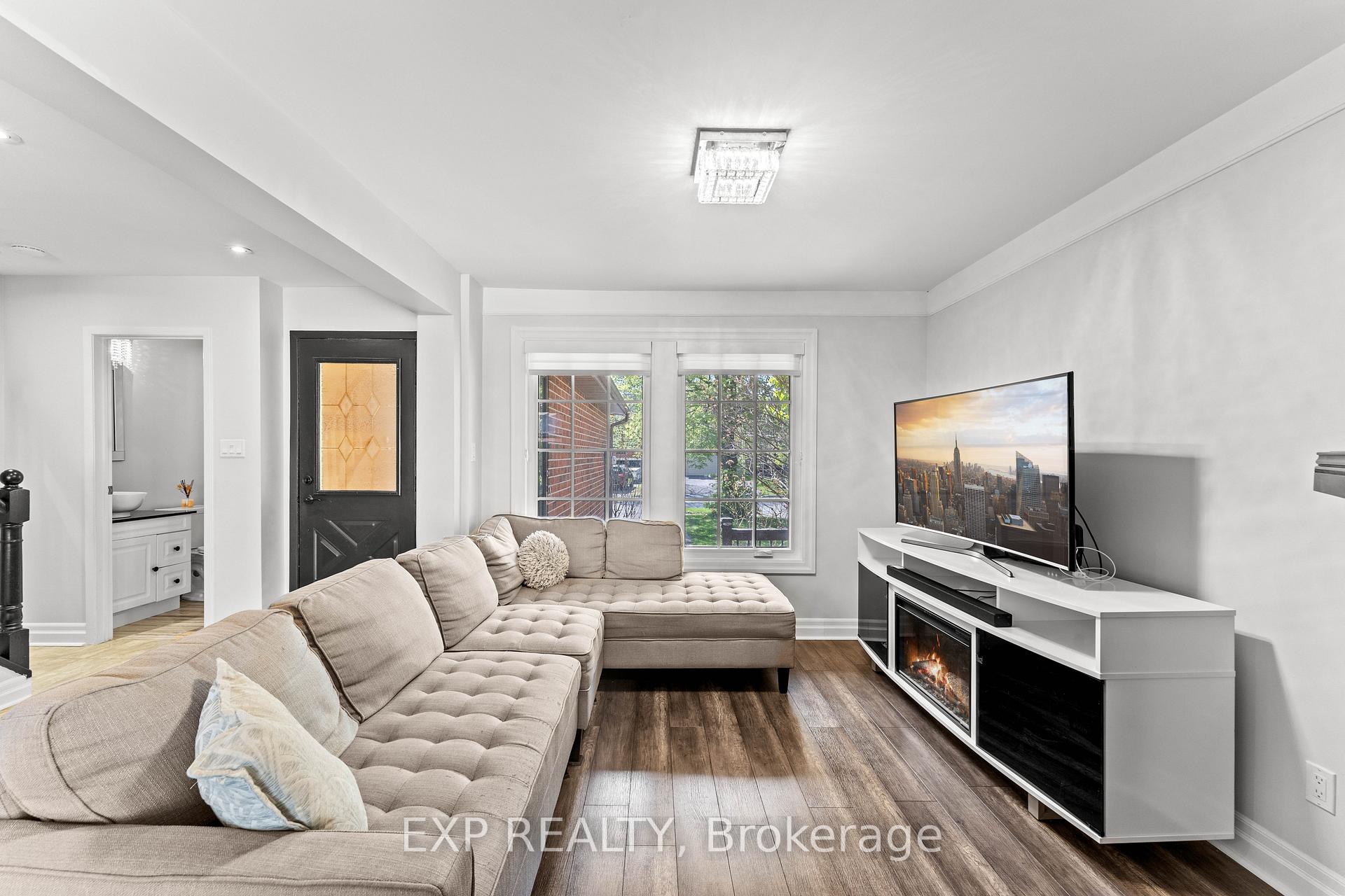 Photo 17 of 380 Woodlawn Crescent, Milton, Bronte Meadows — HOMEH