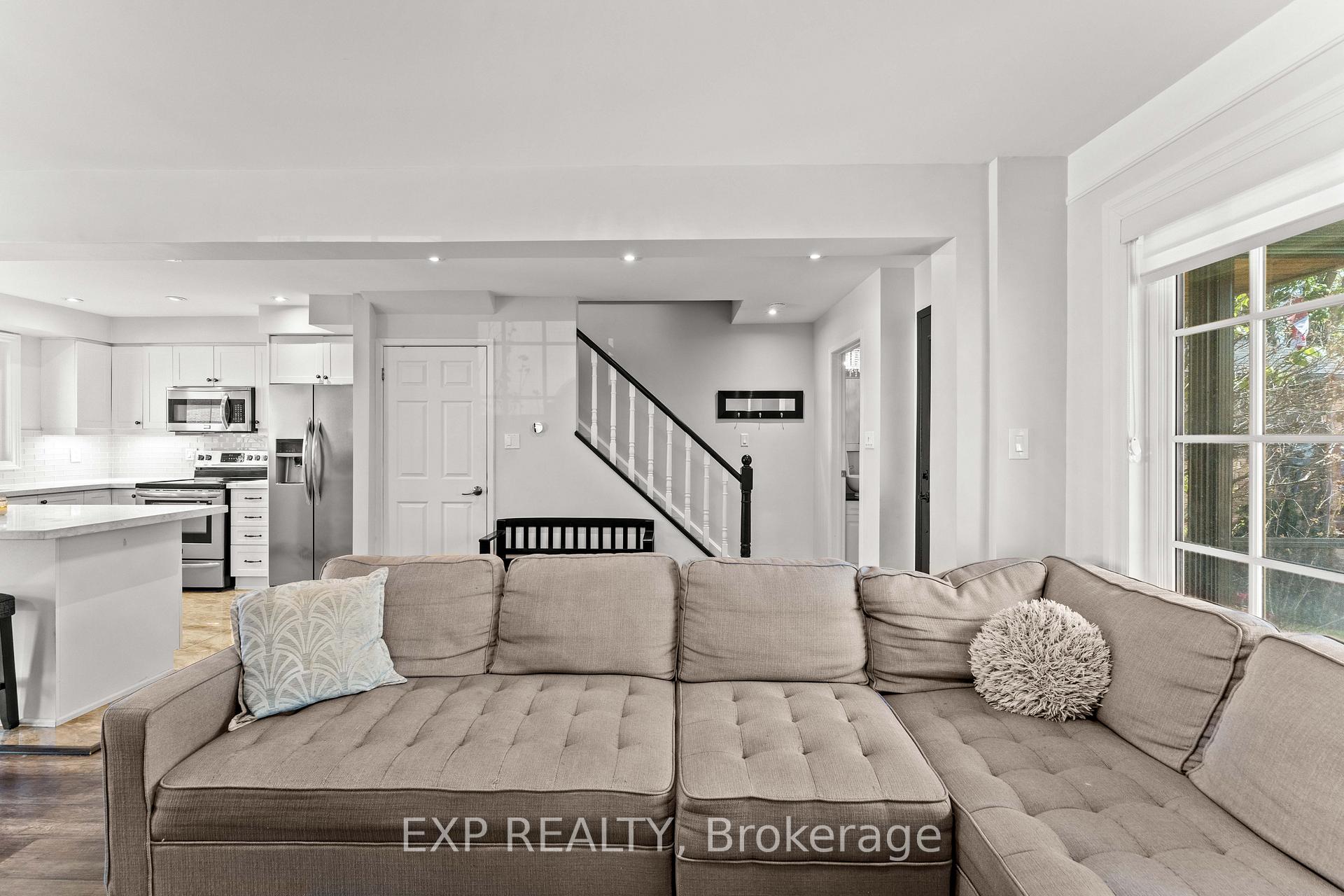 Photo 18 of 380 Woodlawn Crescent, Milton, Bronte Meadows — HOMEH