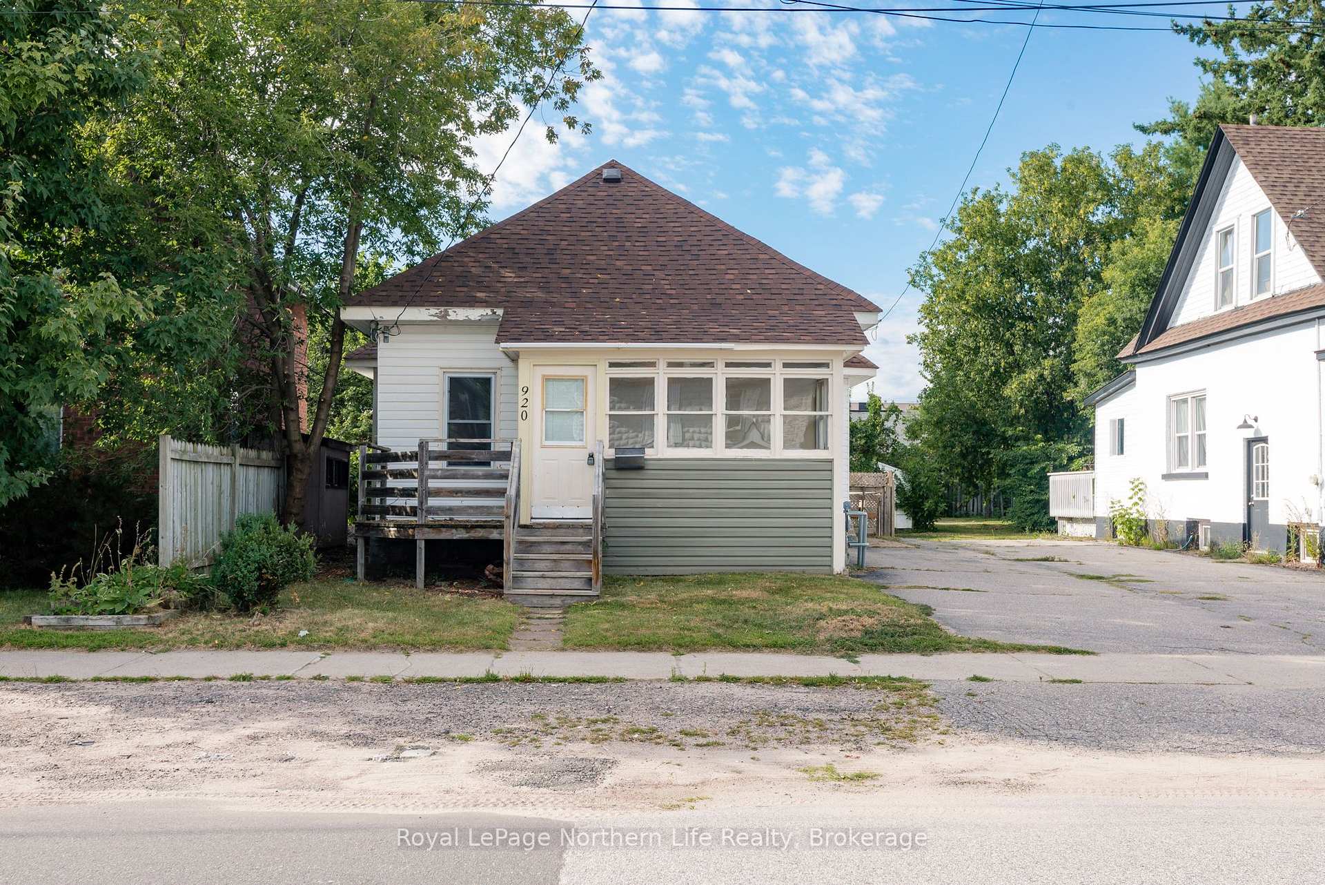 Front of 920 Fraser Street