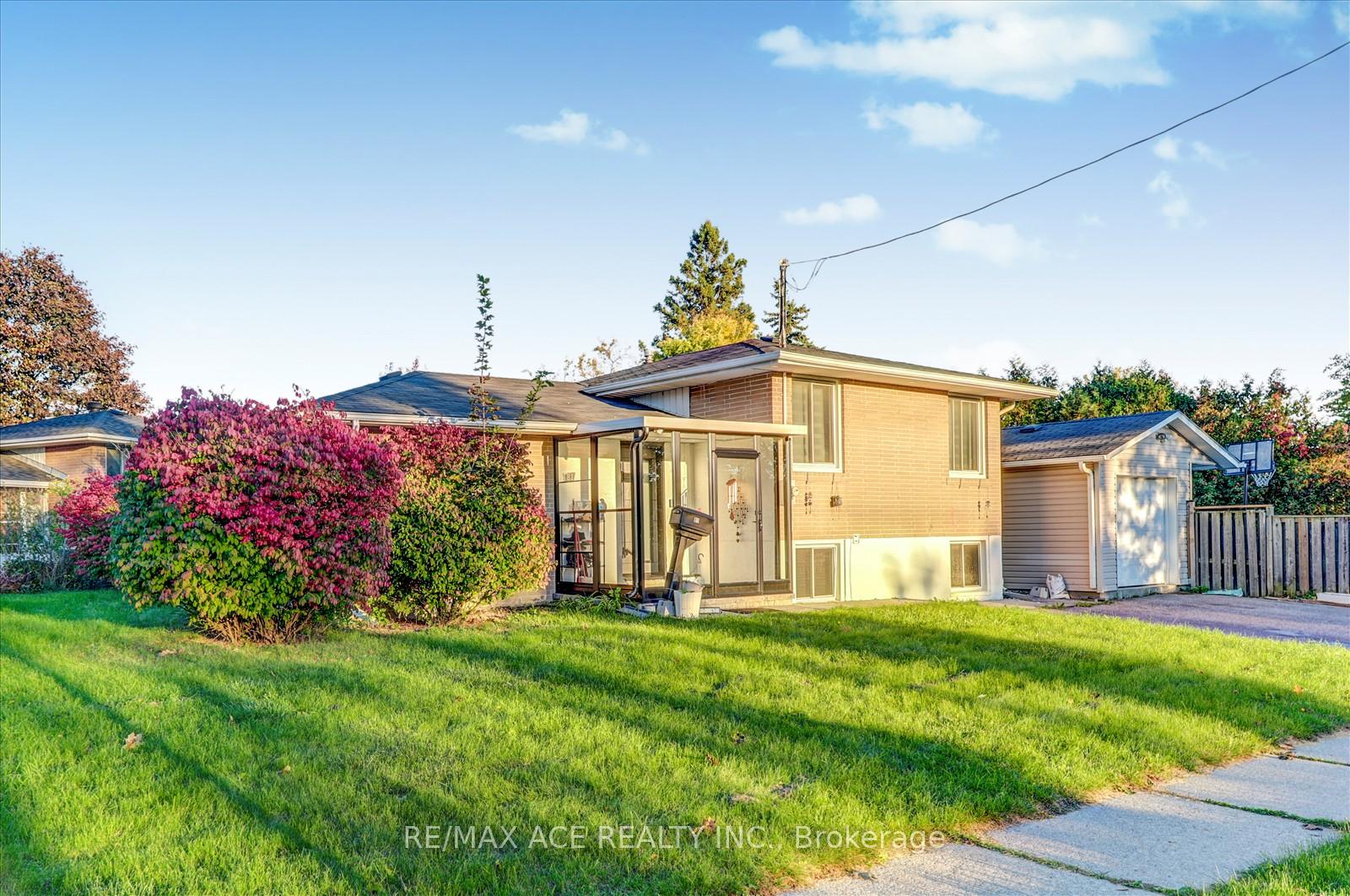 Photo 4 of 81 Grassmere Avenue, Oshawa, Lakeview — HOMEH