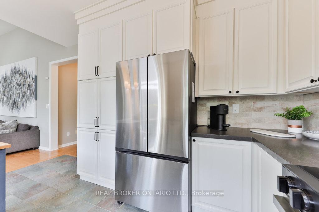 Photo 6 of 591 Caverhill Crescent, Milton, Clarke — HOMEH