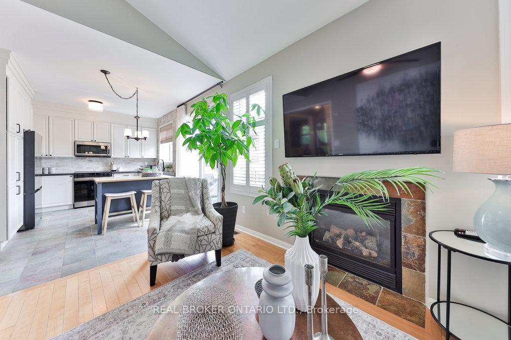 Photo 5 of 591 Caverhill Crescent, Milton, Clarke — HOMEH