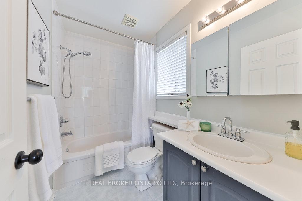 Photo 10 of 591 Caverhill Crescent, Milton, Clarke — HOMEH