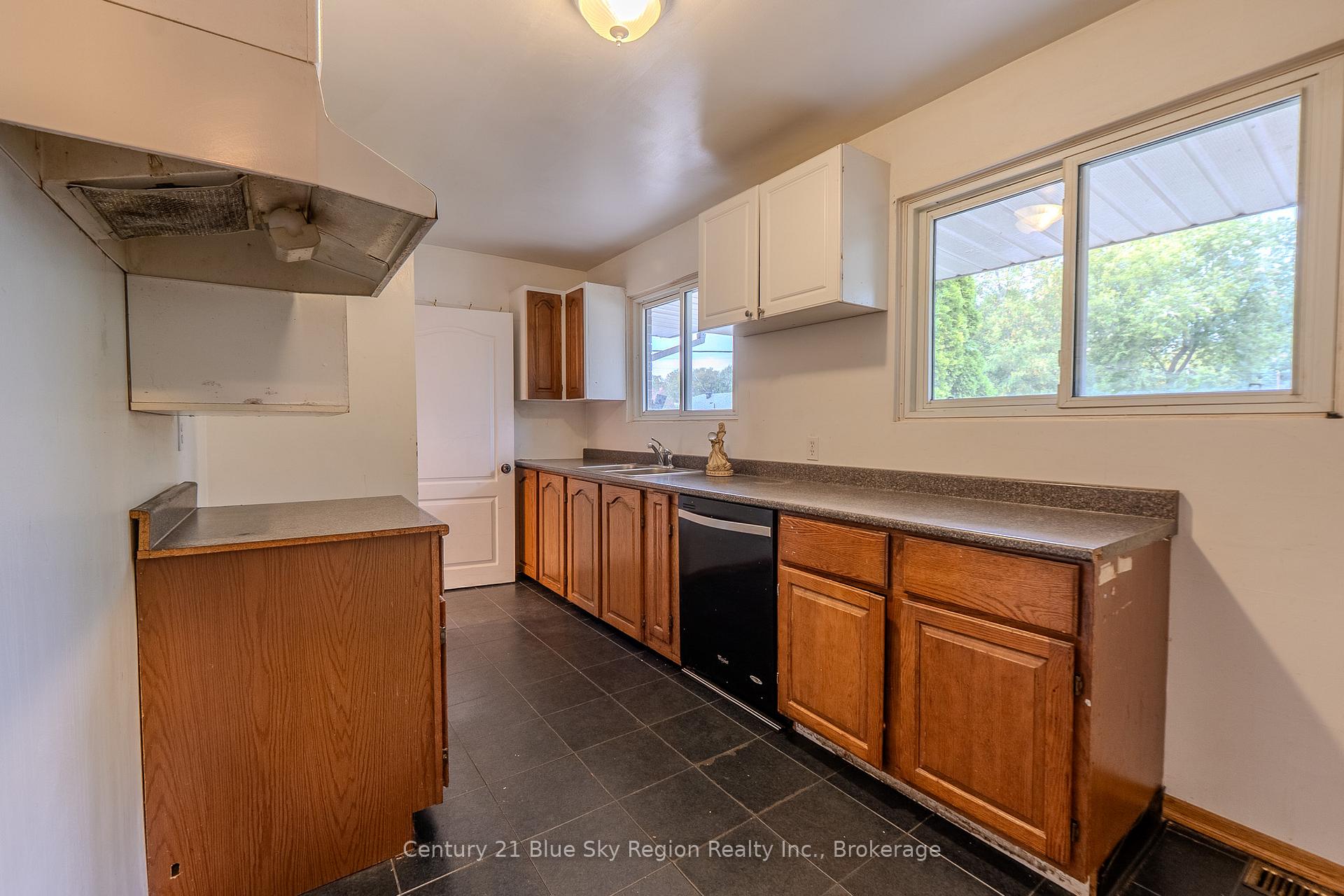 Photo 5 of 23 Strathcona Drive, North Bay, Ferris — HOMEH