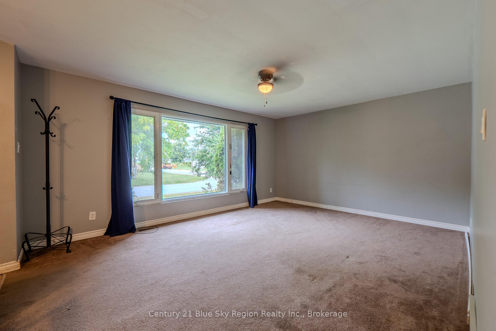 Photo 10 of 23 Strathcona Drive, North Bay, Ferris — HOMEH