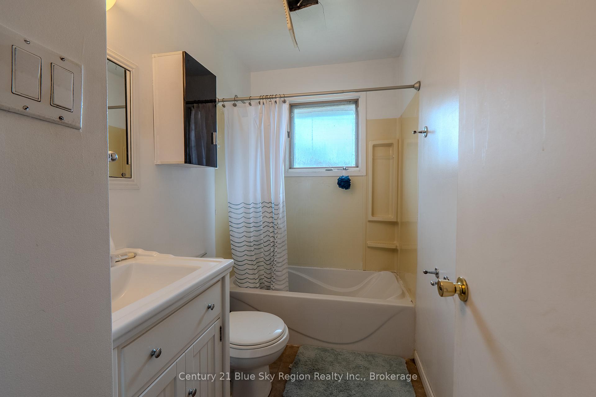 Photo 15 of 23 Strathcona Drive, North Bay, Ferris — HOMEH