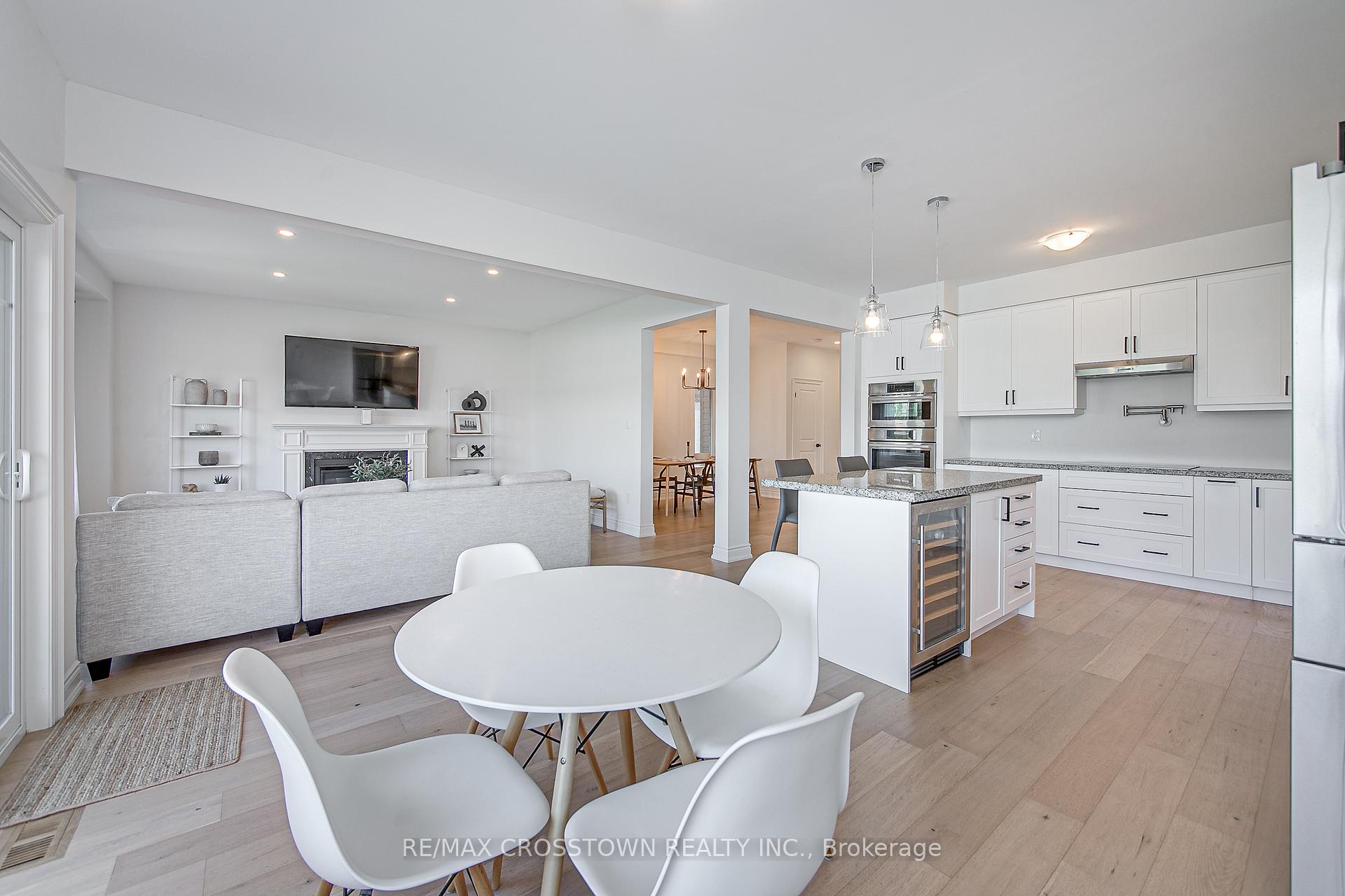 Photo 13 of 23 Lorne Thomas Place, New Tecumseth, Rural New Tecumseth — HOMEH