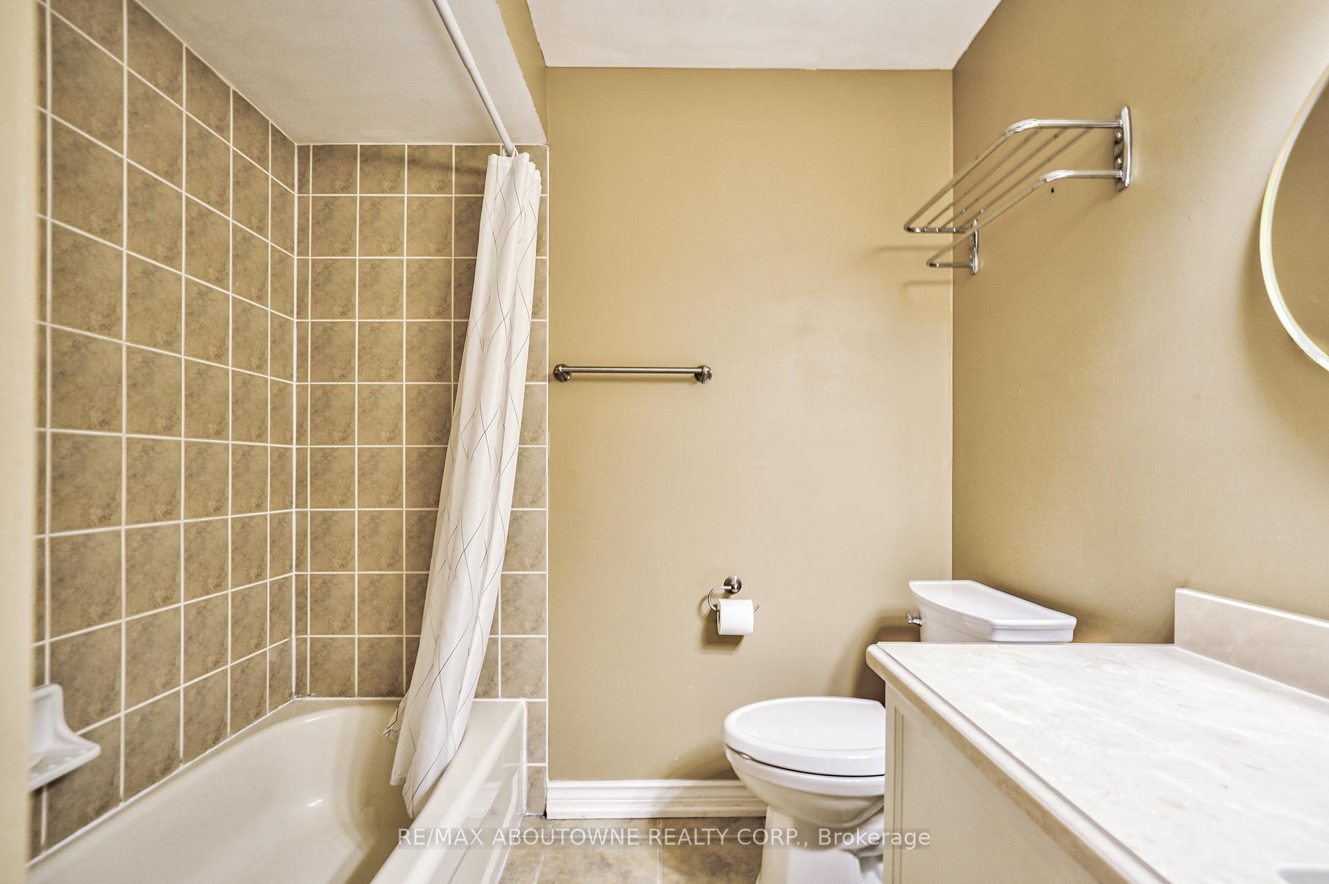 Photo 18 of 23 Omega Street, Markham, Wismer — HOMEH