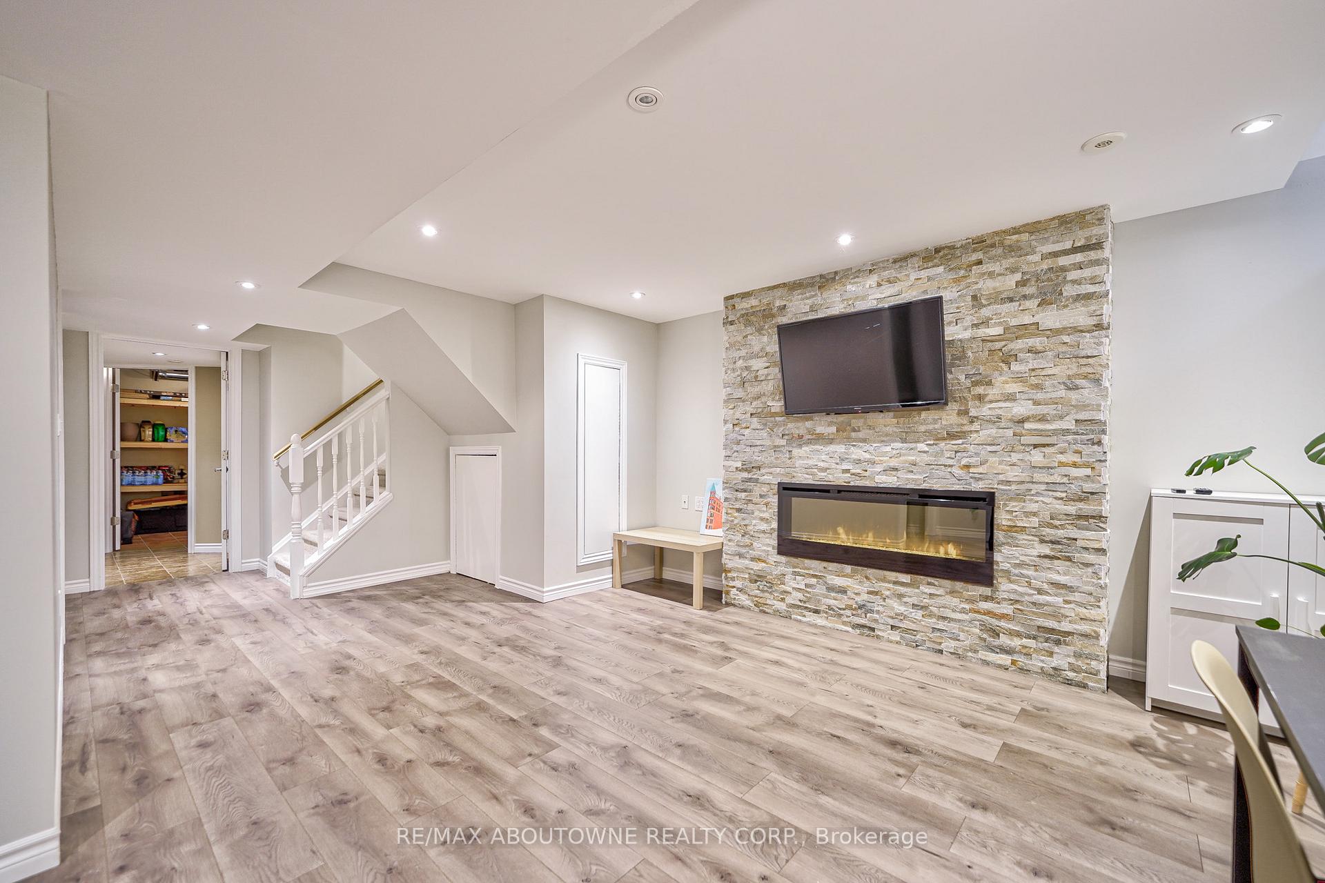 Photo 25 of 23 Omega Street, Markham, Wismer — HOMEH