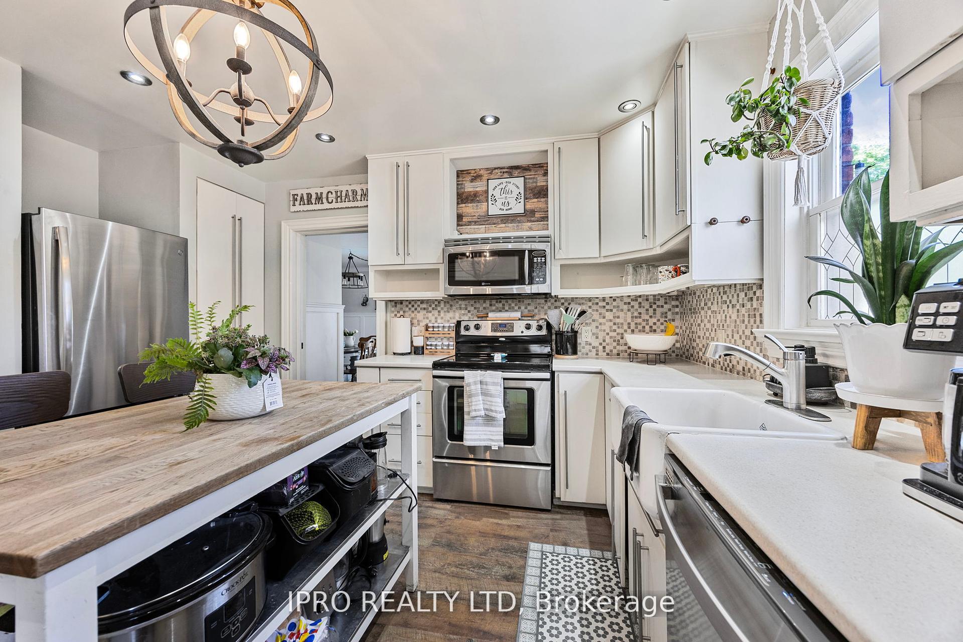Photo 5 of 280 Mary Street, Orillia — HOMEH