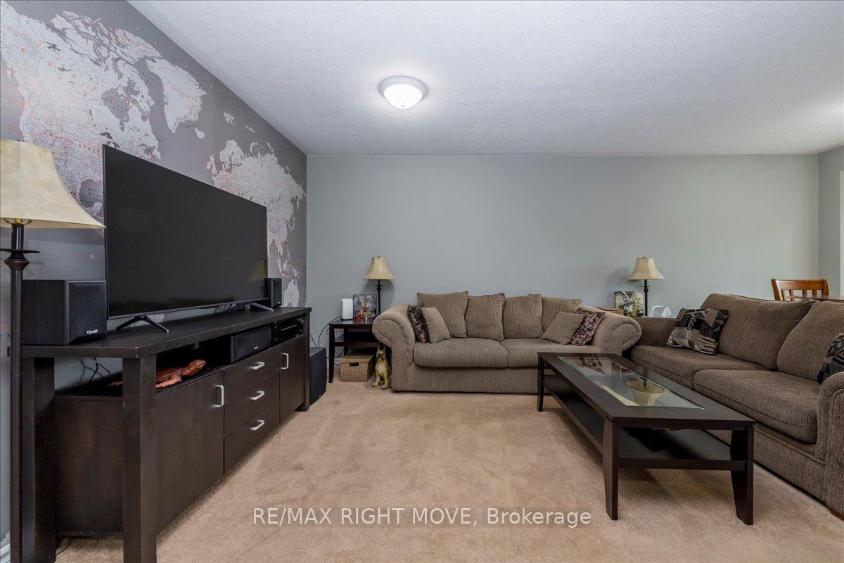 Photo 5 of 62 Michelle Drive, Orillia — HOMEH