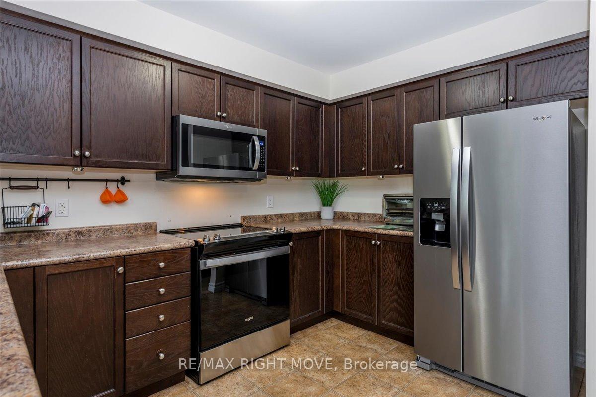 Photo 10 of 62 Michelle Drive, Orillia — HOMEH