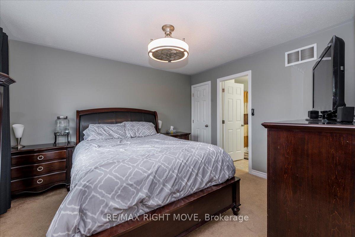 Photo 15 of 62 Michelle Drive, Orillia — HOMEH