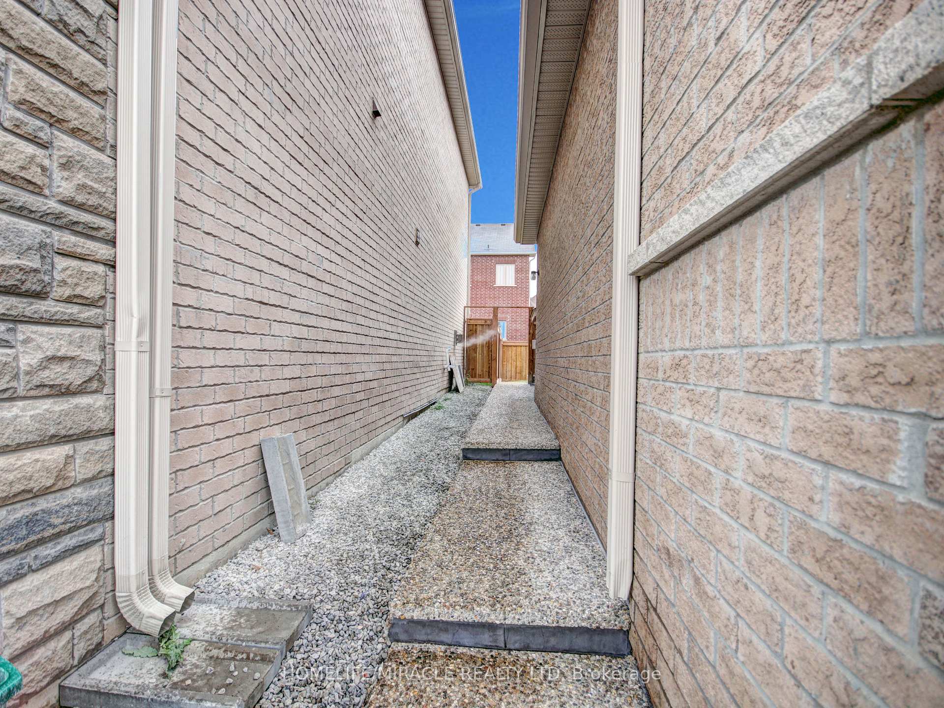 Photo 2 of Unit Bsmnt, 241 Etheridge Avenue, Milton, Ford — HOMEH