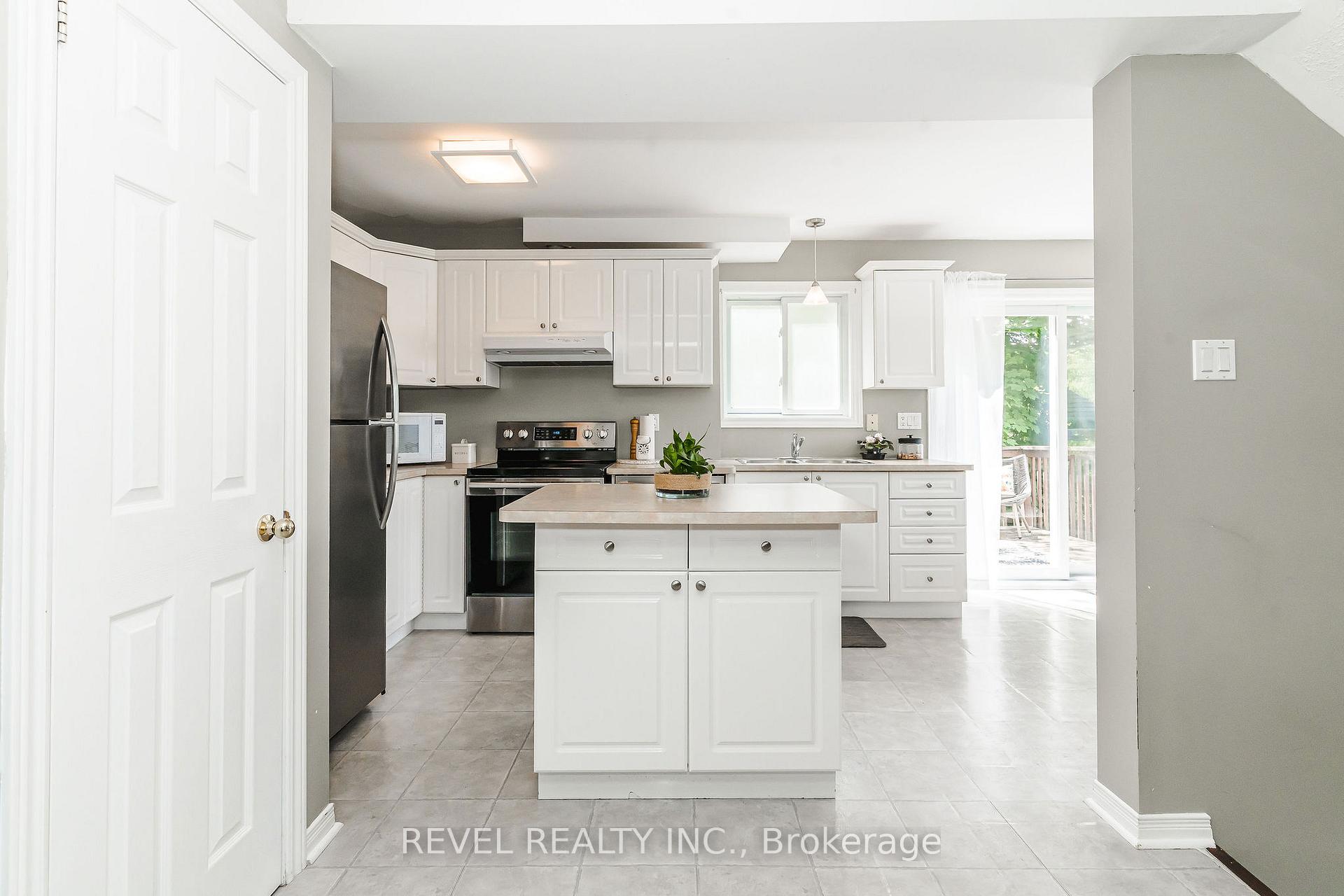 Photo 11 of 65 Dancy Drive, Orillia — HOMEH
