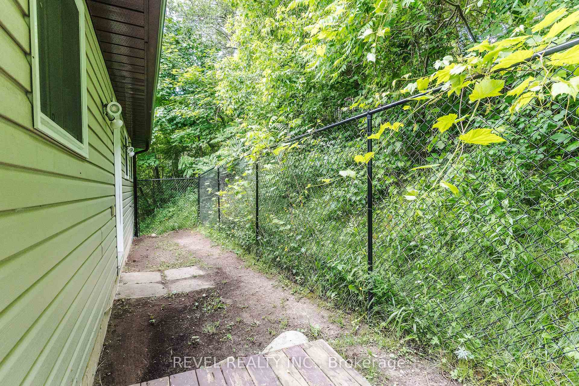 Photo 38 of 65 Dancy Drive, Orillia — HOMEH