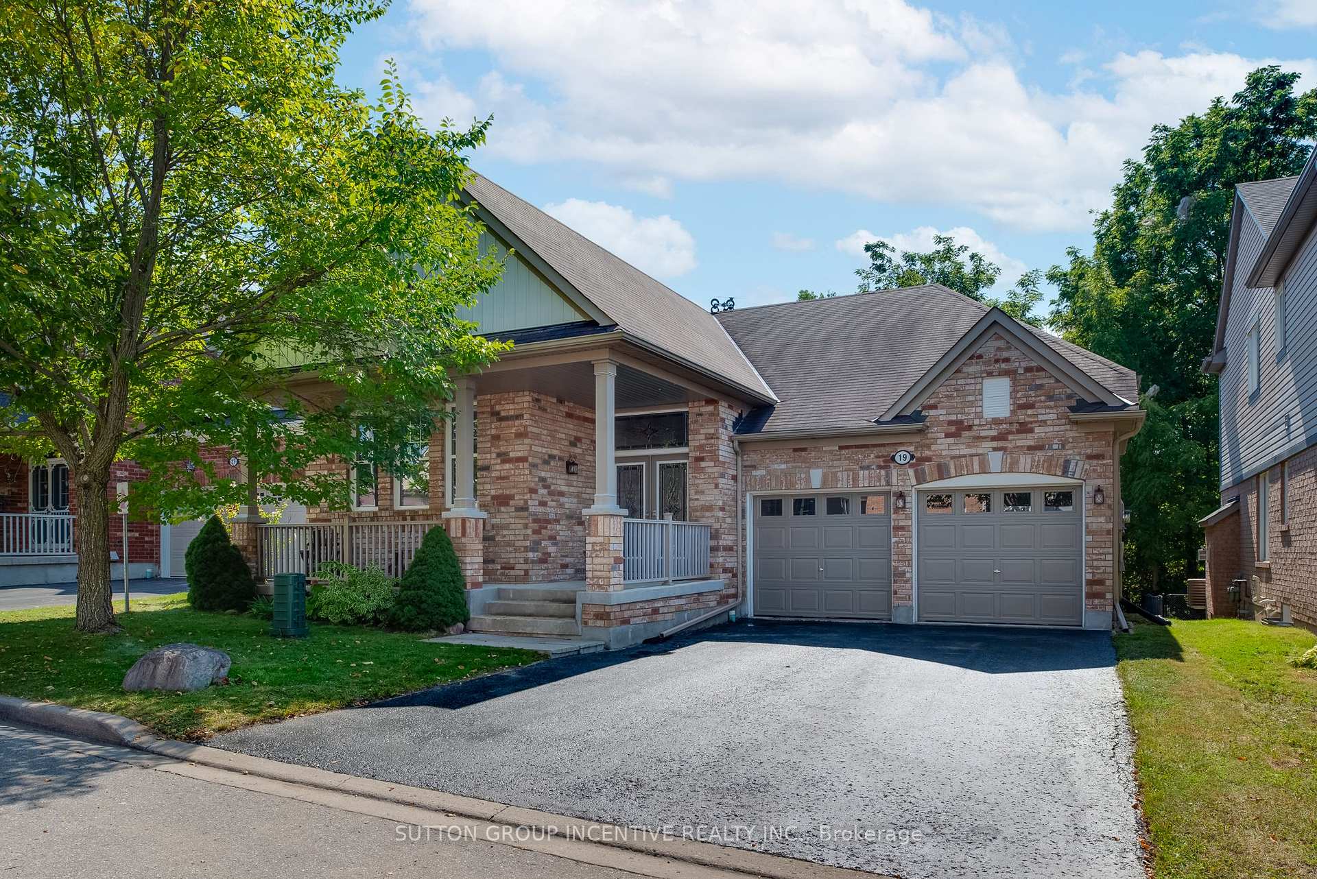 Photo 1 of 19 Paddison Place, New Tecumseth, Alliston — HOMEH