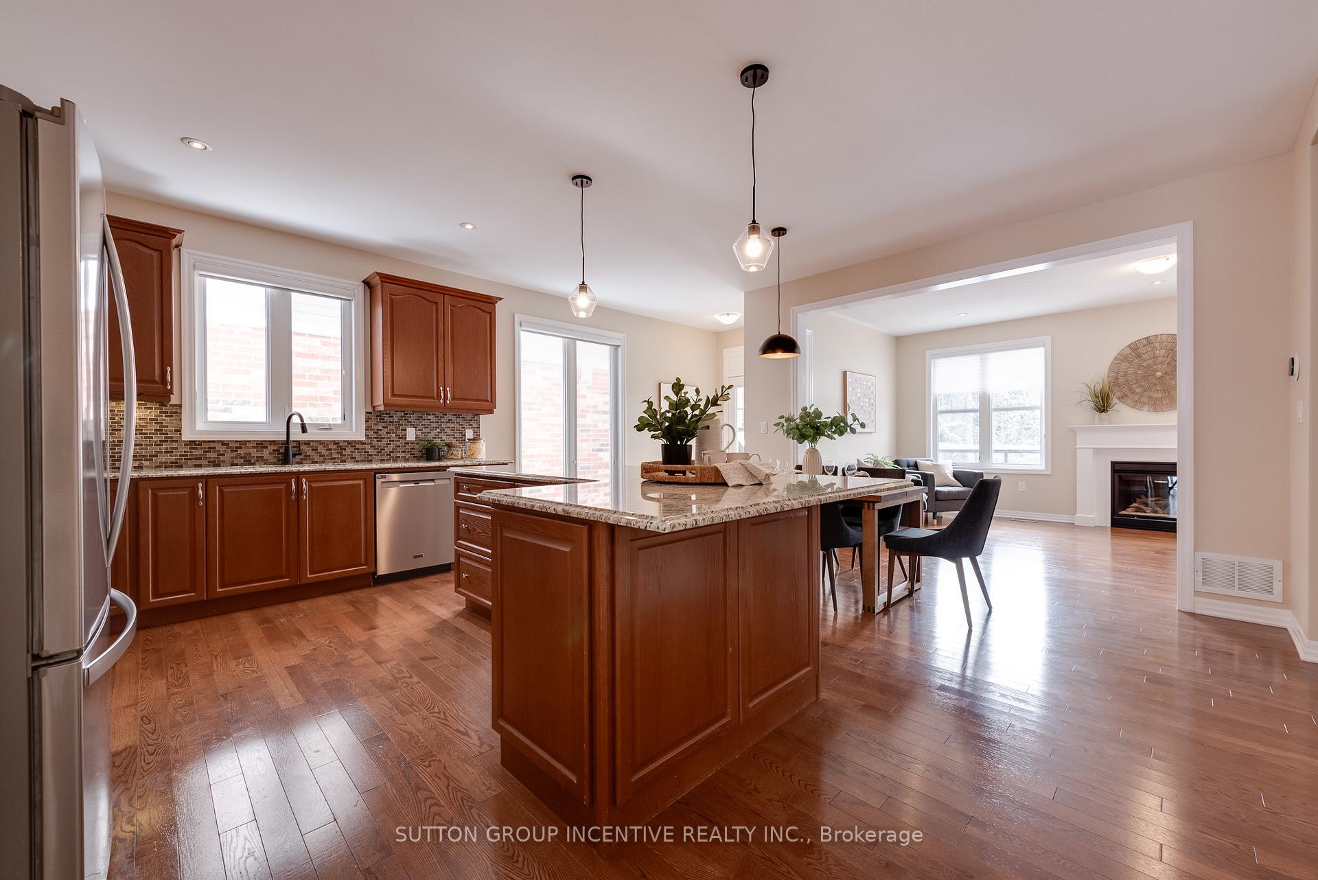 Photo 6 of 19 Paddison Place, New Tecumseth, Alliston — HOMEH