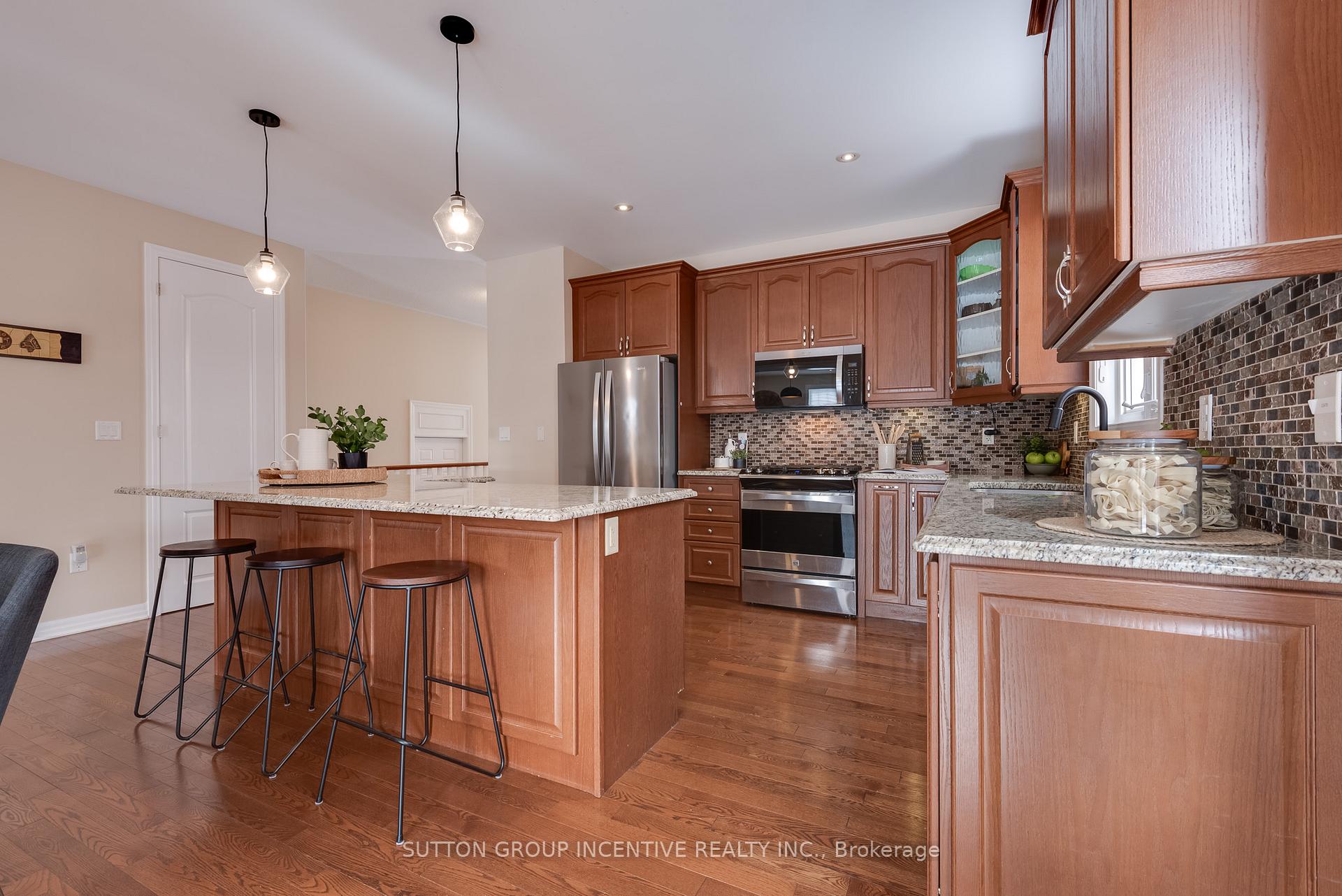 Photo 8 of 19 Paddison Place, New Tecumseth, Alliston — HOMEH