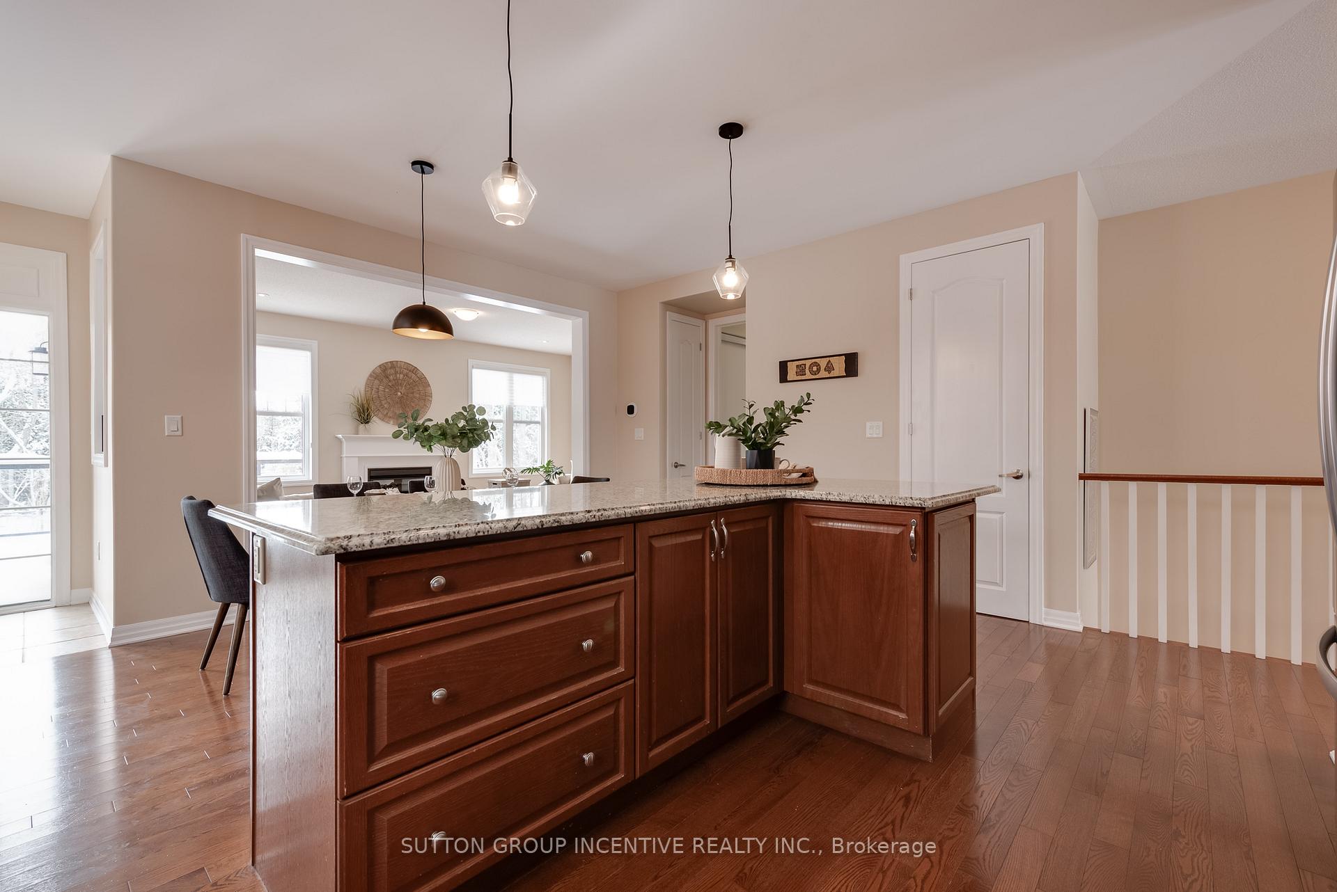 Photo 10 of 19 Paddison Place, New Tecumseth, Alliston — HOMEH