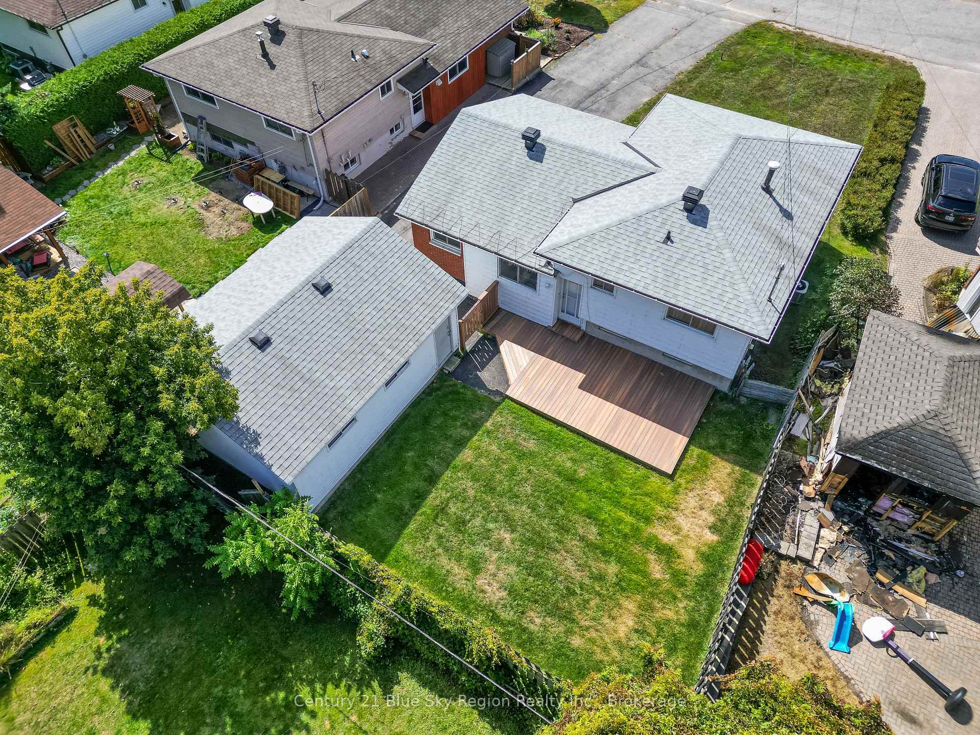 Photo 4 of 28 Farley Avenue, North Bay, Ferris — HOMEH