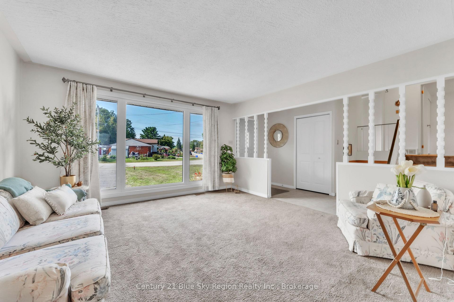 Photo 8 of 28 Farley Avenue, North Bay, Ferris — HOMEH