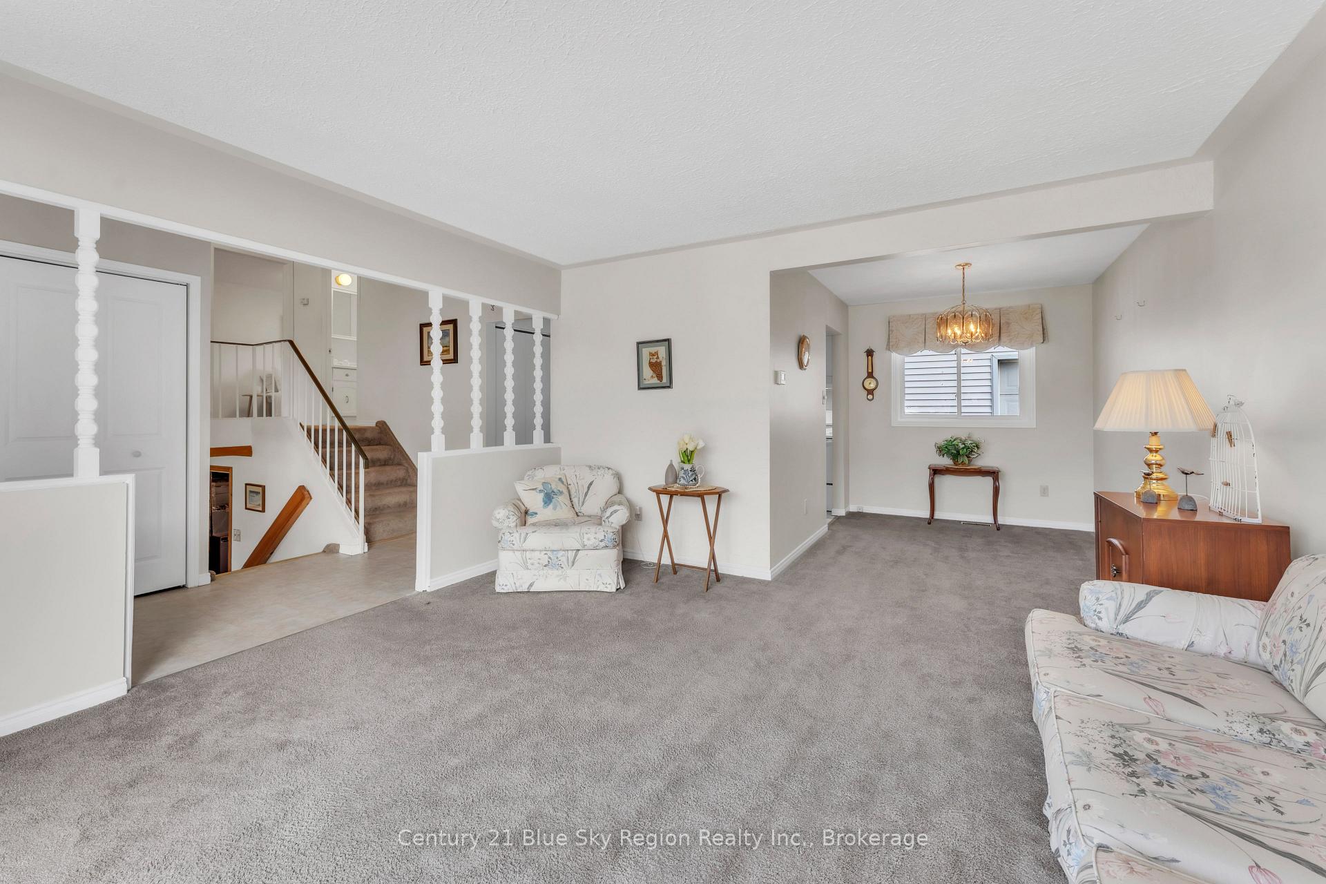 Photo 10 of 28 Farley Avenue, North Bay, Ferris — HOMEH