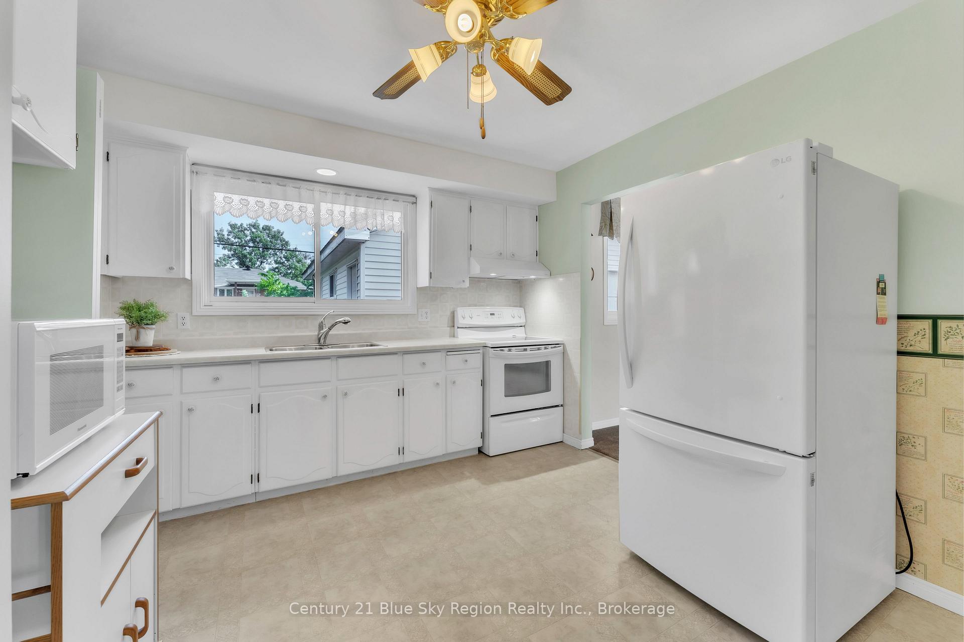 Photo 11 of 28 Farley Avenue, North Bay, Ferris — HOMEH