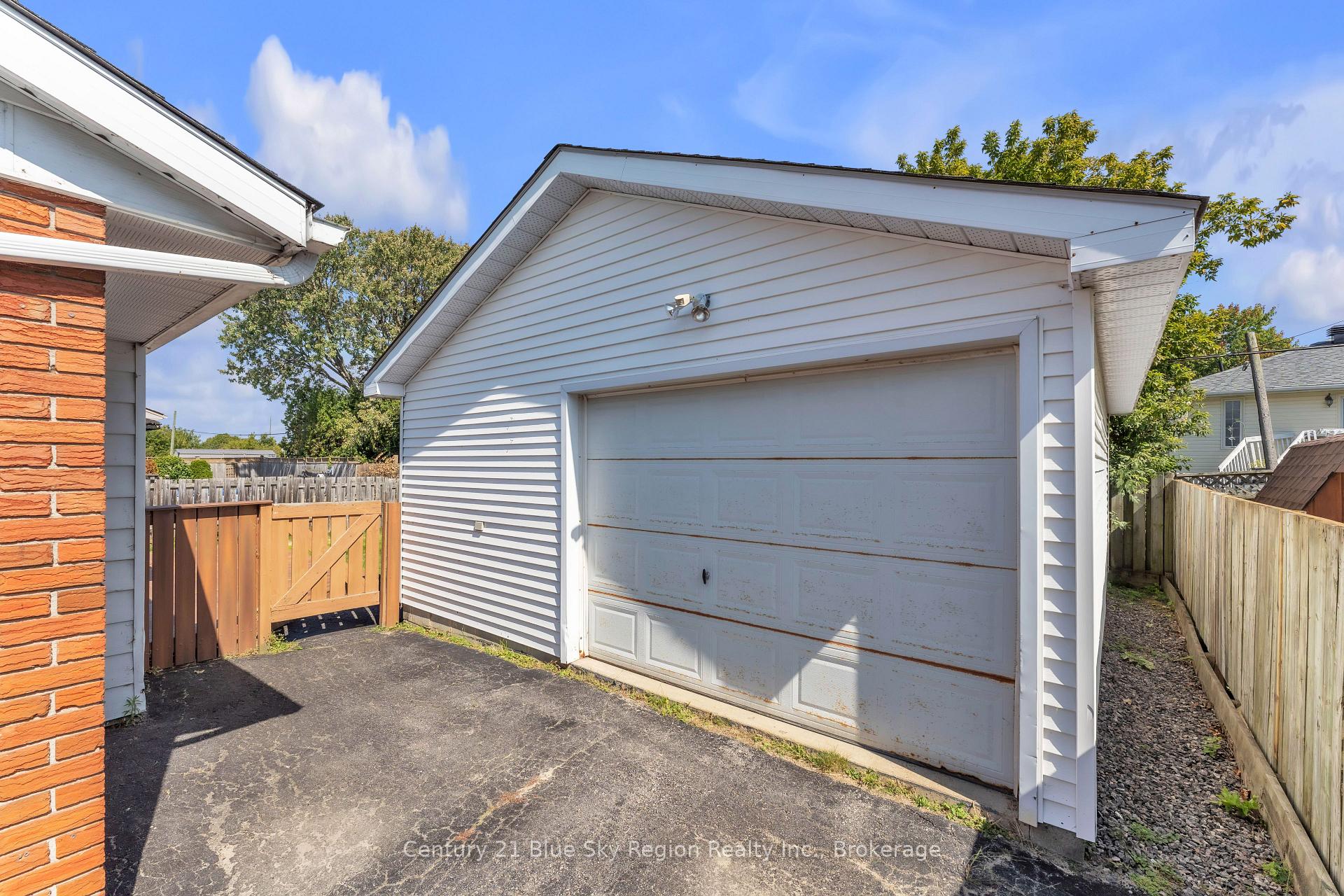 Photo 29 of 28 Farley Avenue, North Bay, Ferris — HOMEH