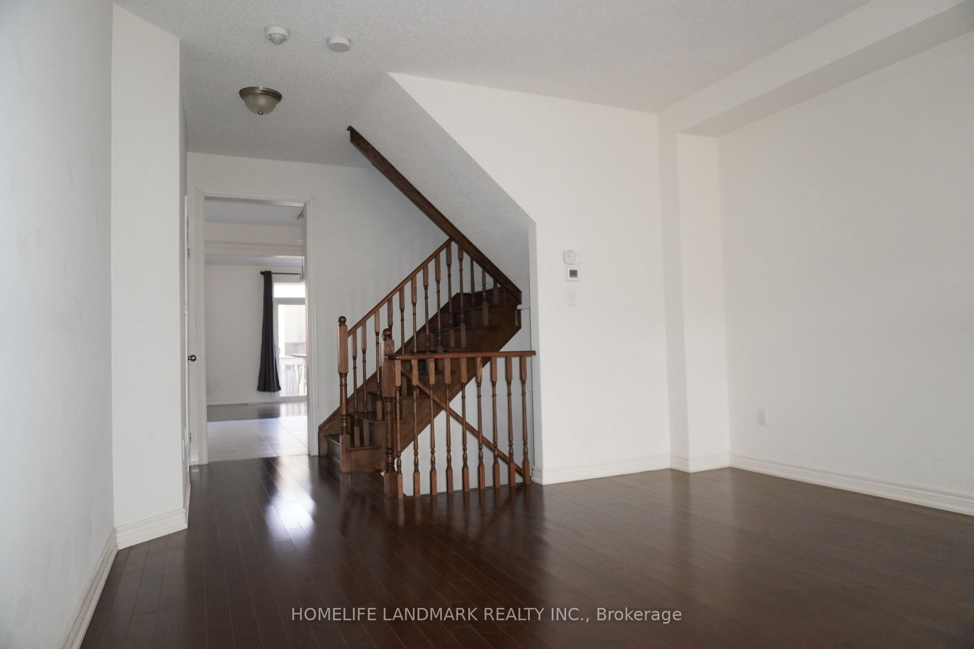 Photo 3 of 16 Harbord Street, Markham, Berczy — HOMEH