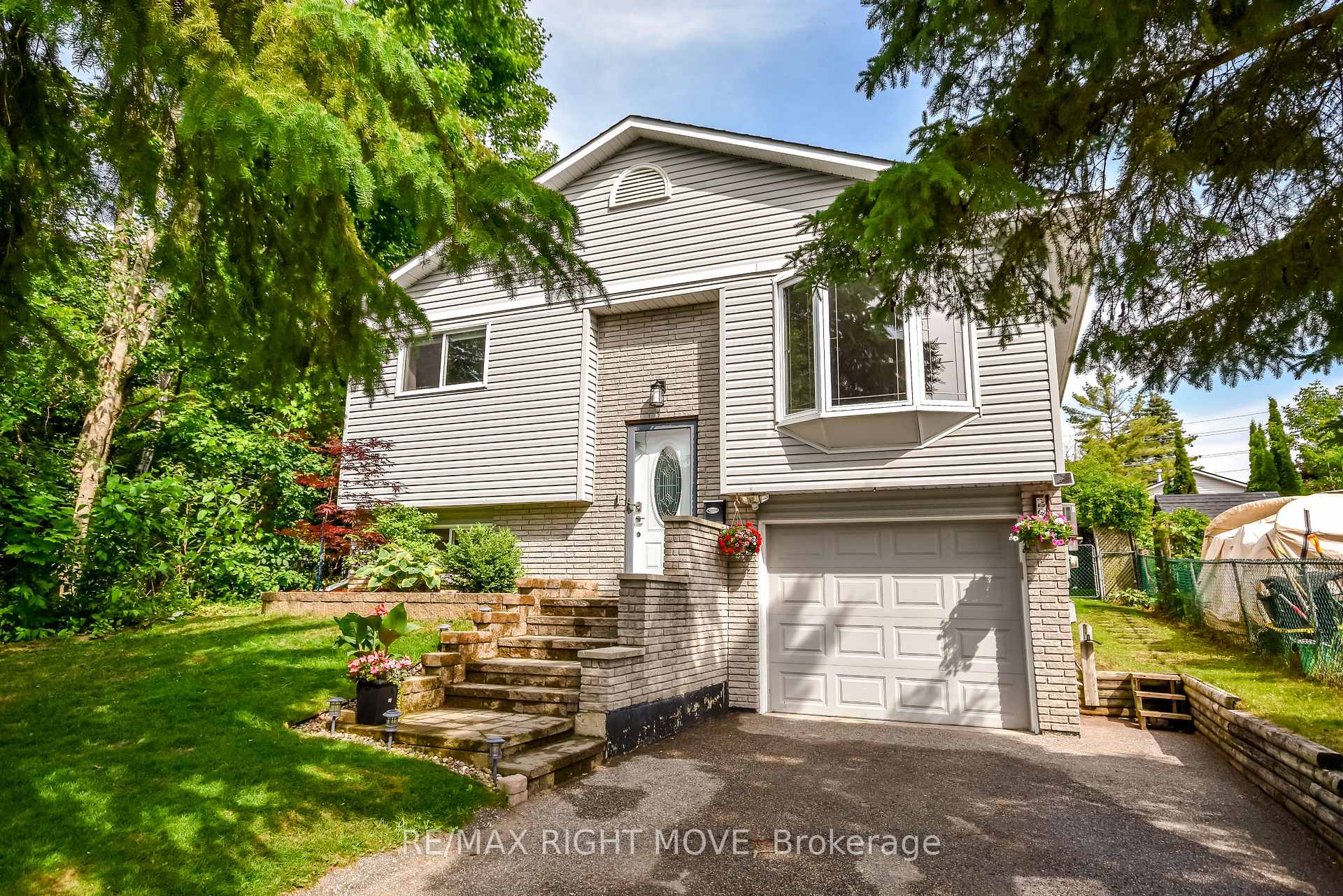 Photo 1 of 28 Christine Place, Orillia — HOMEH