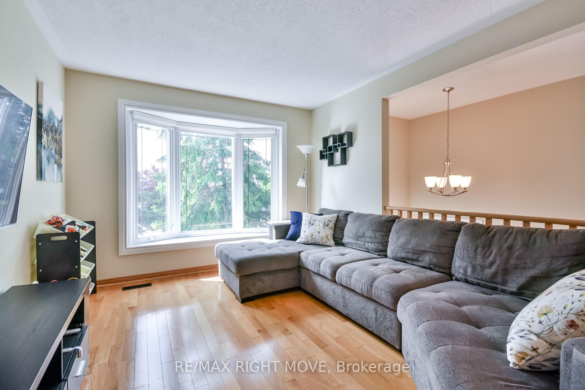 Photo 7 of 28 Christine Place, Orillia — HOMEH