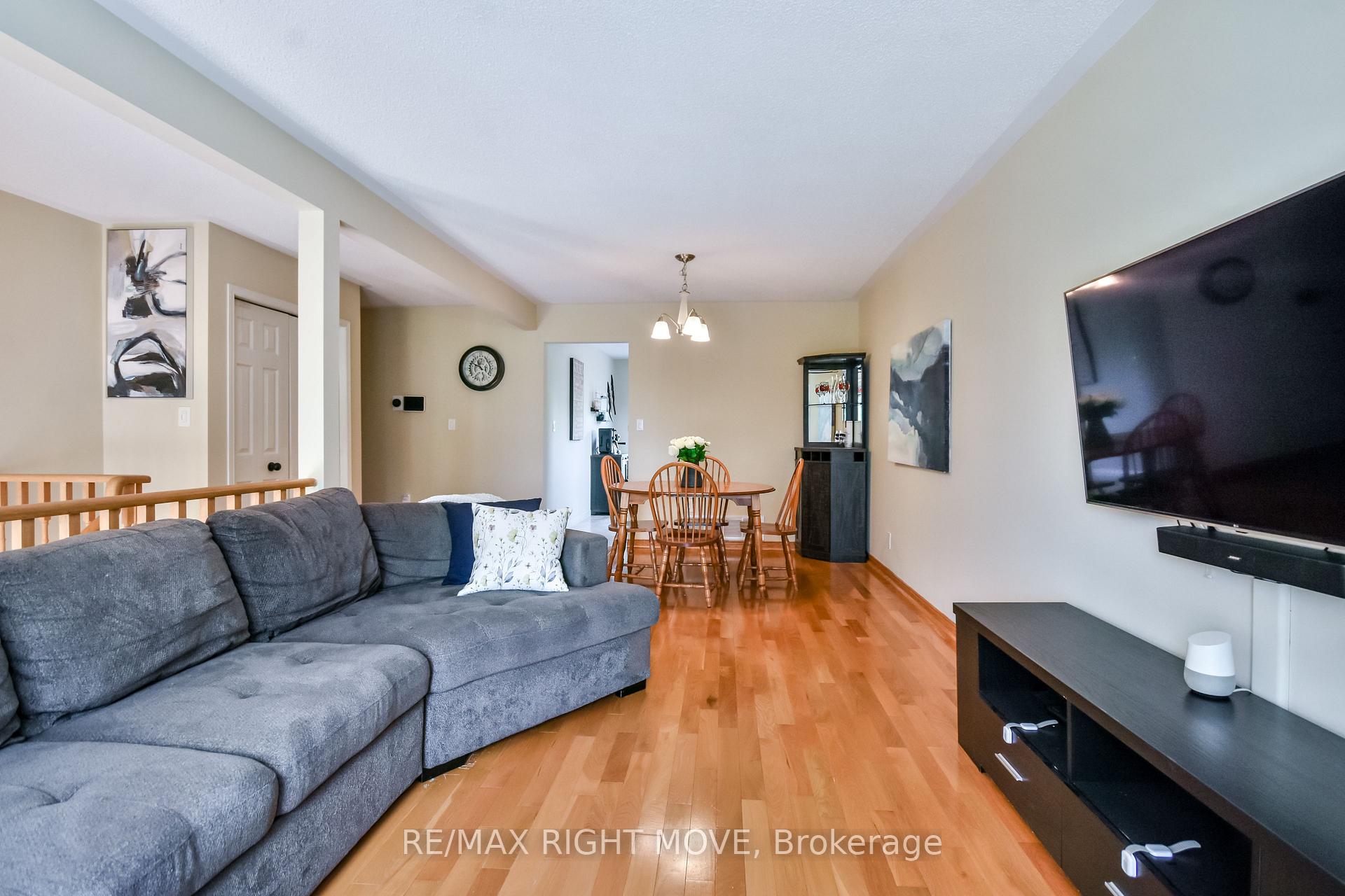 Photo 10 of 28 Christine Place, Orillia — HOMEH