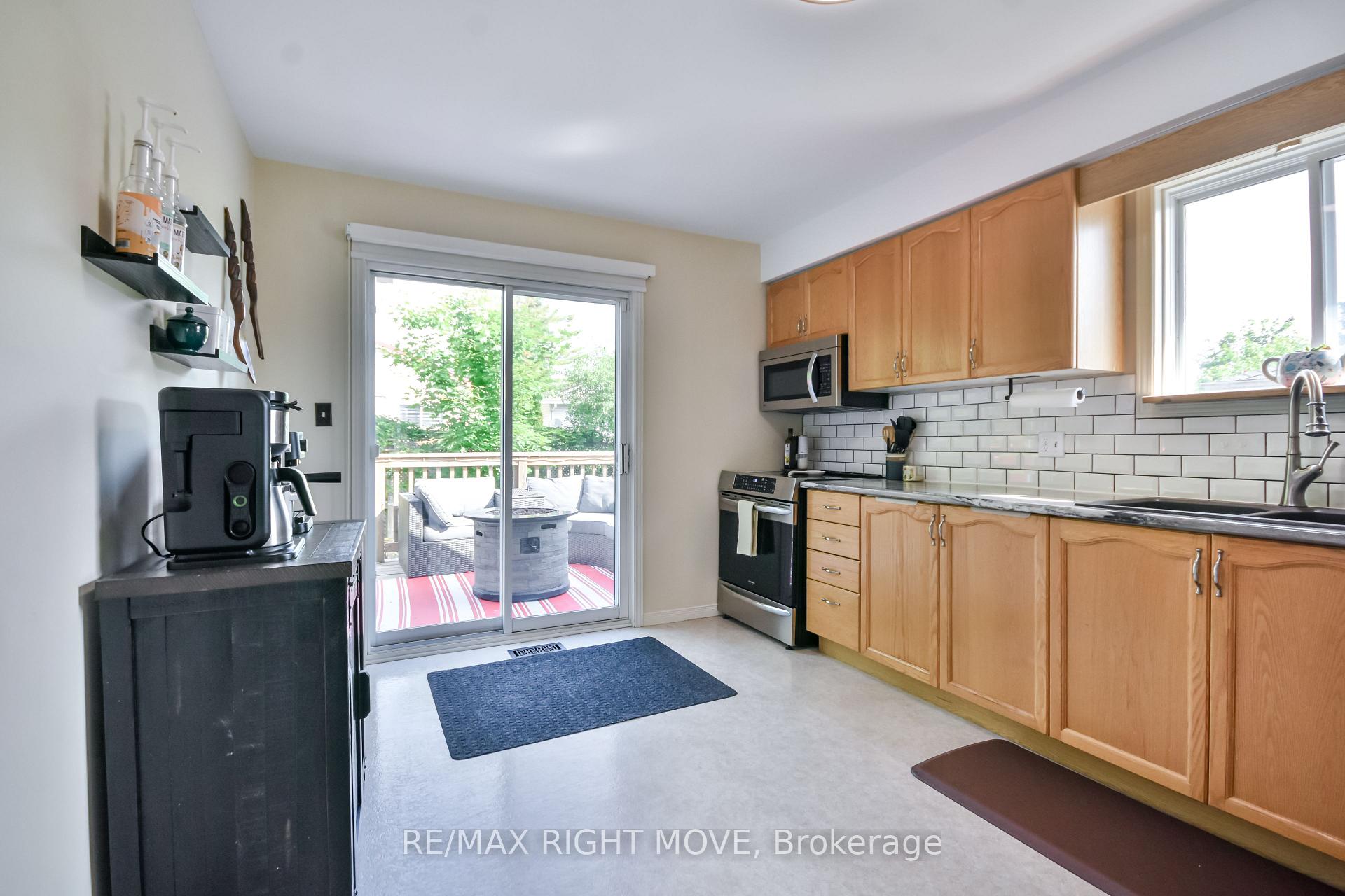 Photo 11 of 28 Christine Place, Orillia — HOMEH