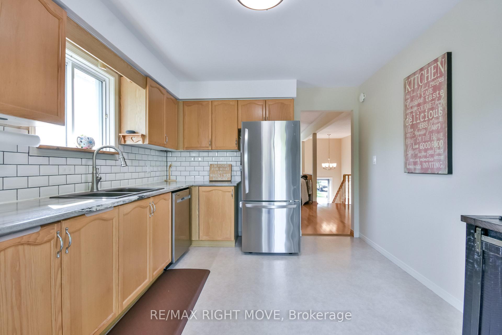 Photo 13 of 28 Christine Place, Orillia — HOMEH