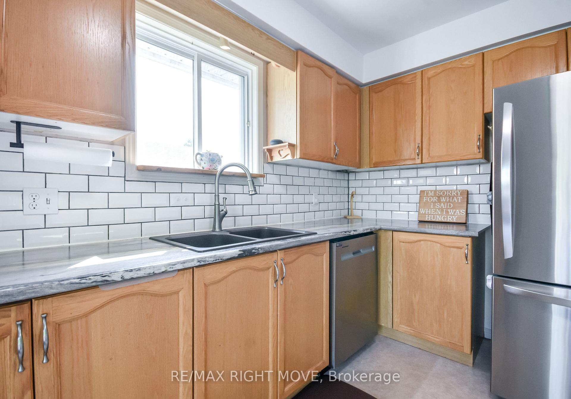 Photo 14 of 28 Christine Place, Orillia — HOMEH